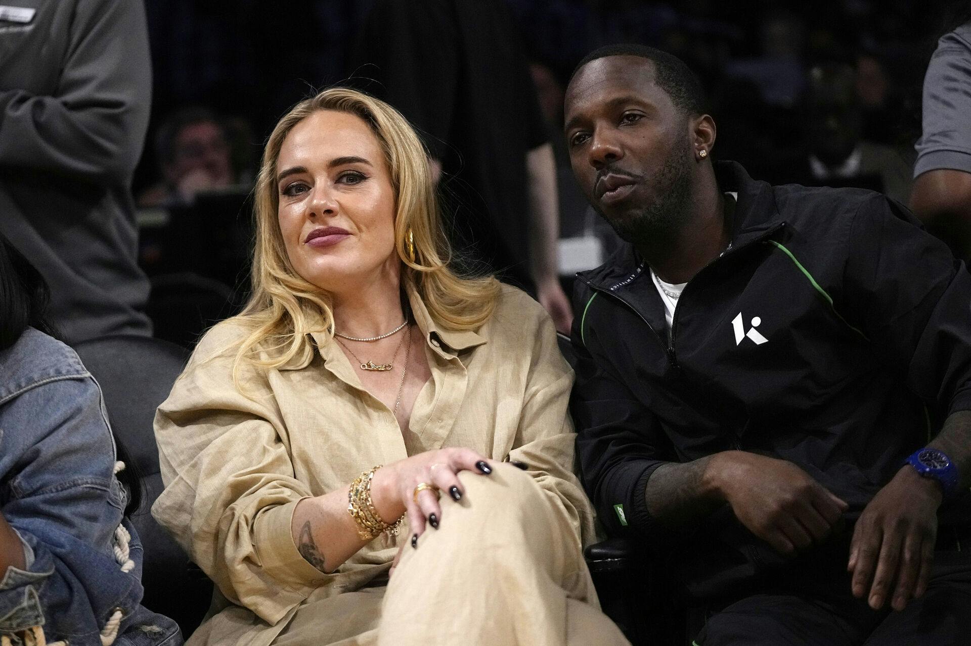 Adele skal giftes med sportsagenten Rich Paul (th.).