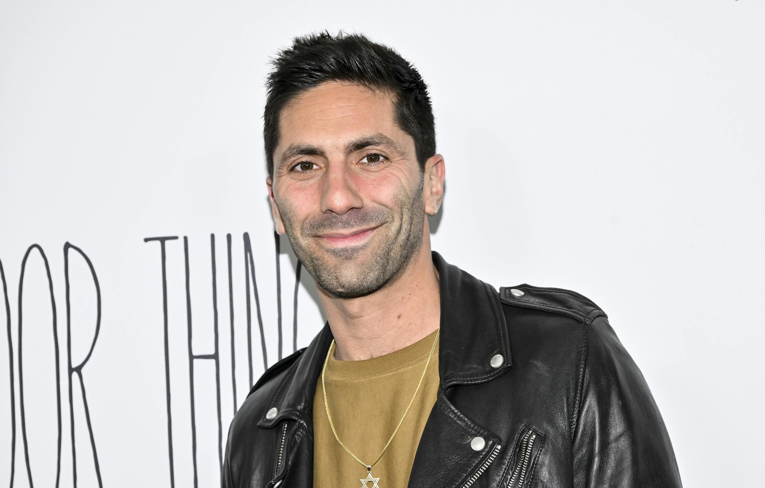 Nev Schulman har brækket nakken i en slem ulykke. 