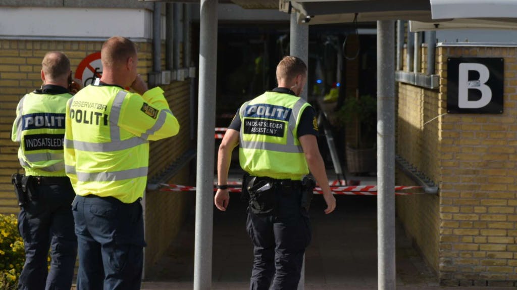 Nordsjællands Politi skriver på den sociale platform X, at bippende Airpods var årsag til en evakuering af beboere omkring Egedal Centret i Stenløse fredag morgen og formiddag.