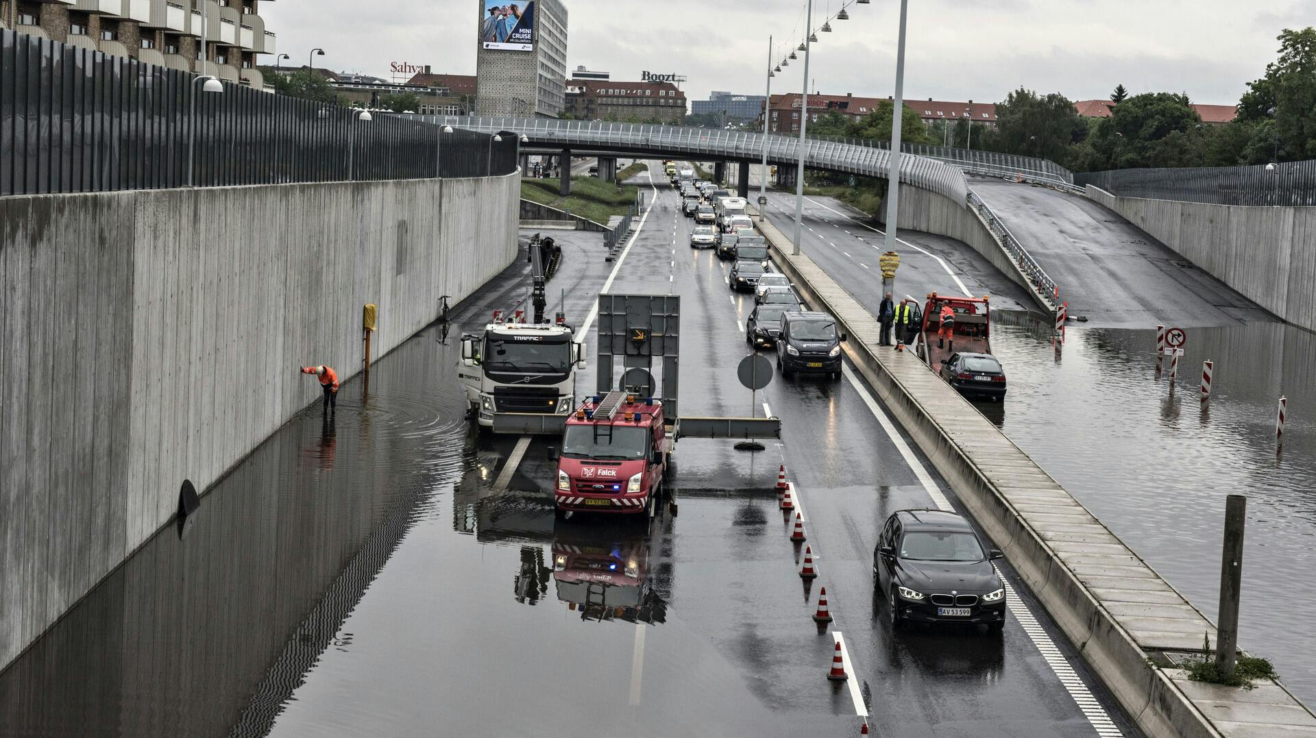 Oversvømmelse på Lyngbyvej den 16. juni 2016