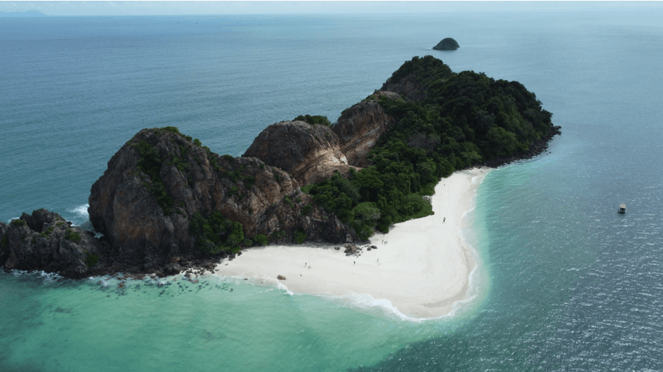 Her kan du se den nye øde ø, som deltagerne skal bo på i den 25. sæson af Robinson Ekspeditionen.