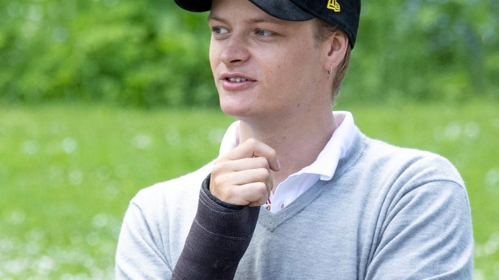 Marius Borg Høiby beklager dybt over for både sin kæreste og kongefamilien, hvad han har udsat dem for. Nu vil han gå i behandling for sit stofmisbrug og psykiske problemer.