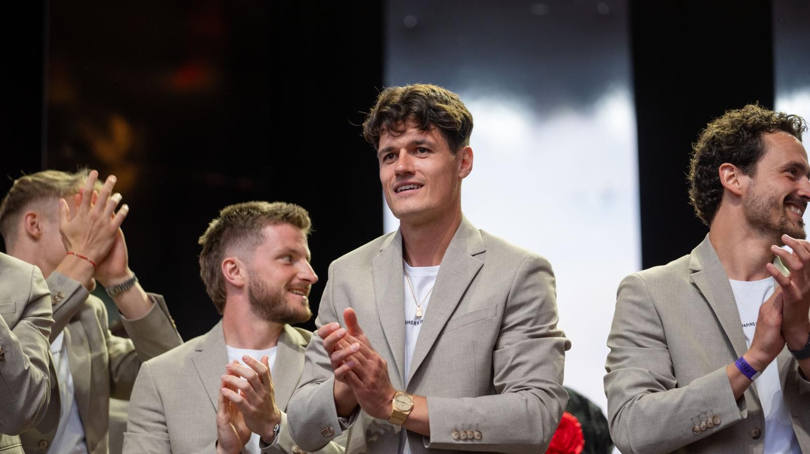 Christian Nørgaard (i midten, red.) var senest med på landsholdet, da der blev spillet EM tidligere i år.