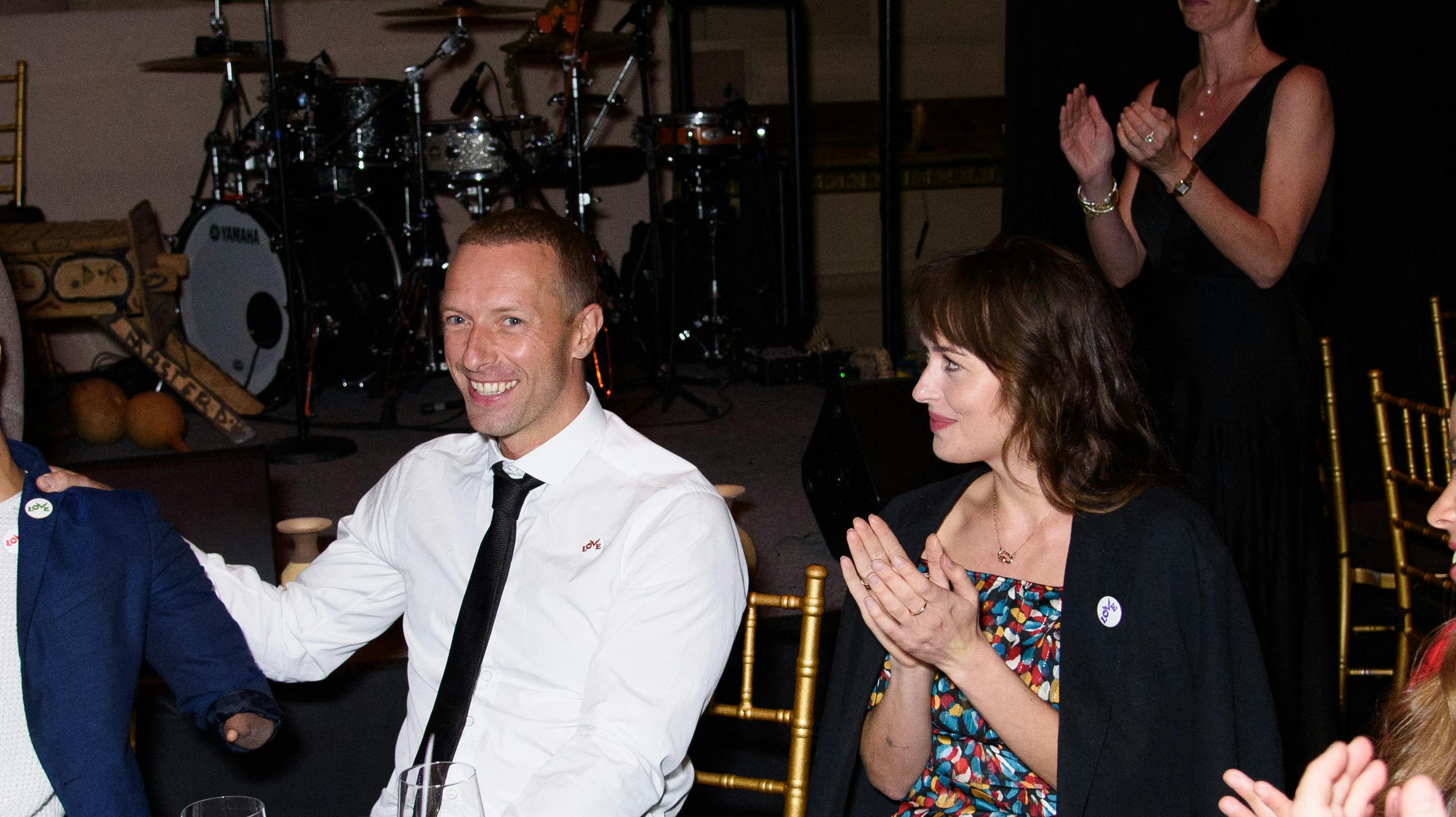 Chris Martin og Dakota Johnson har været et stabilt par, indtil der i år flere gange er skabt tvivl om levedygtigheden af deres forhold.