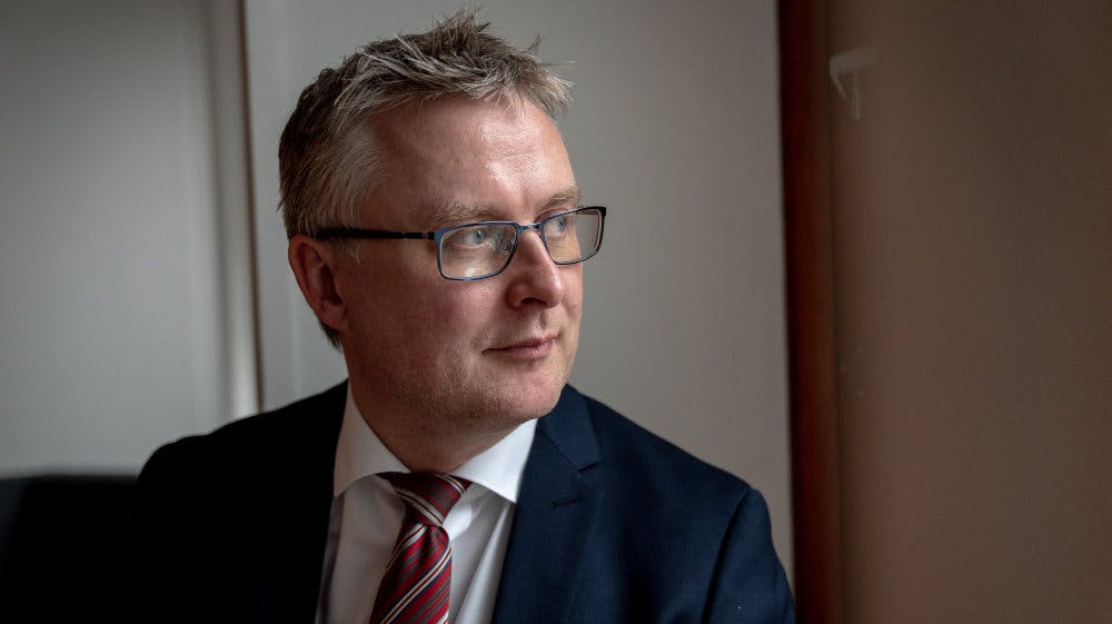Jacob Jensen (V) forholder sig kritisk til, at rideforbundet ikke har indgivet en politianmeldelse i sagen med Carina Cassøe Krüth. (Arkivfoto).