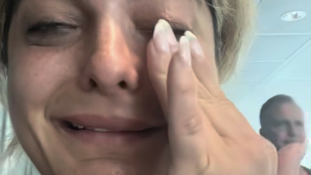 Den ubehagelige oplevelse har sat sig i Bebe Rexha, som chokeret har delt hændelsen med verden.