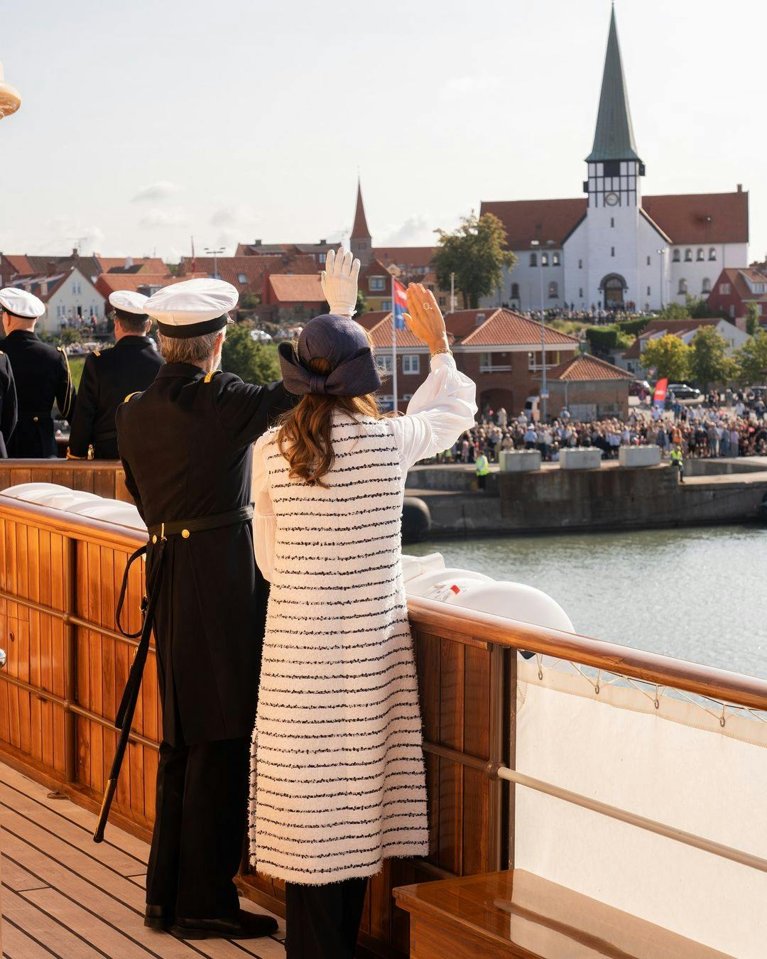 Kongeparrets sommertogt er blevet skudt i gang. Mandag gik turen til Bornholm.