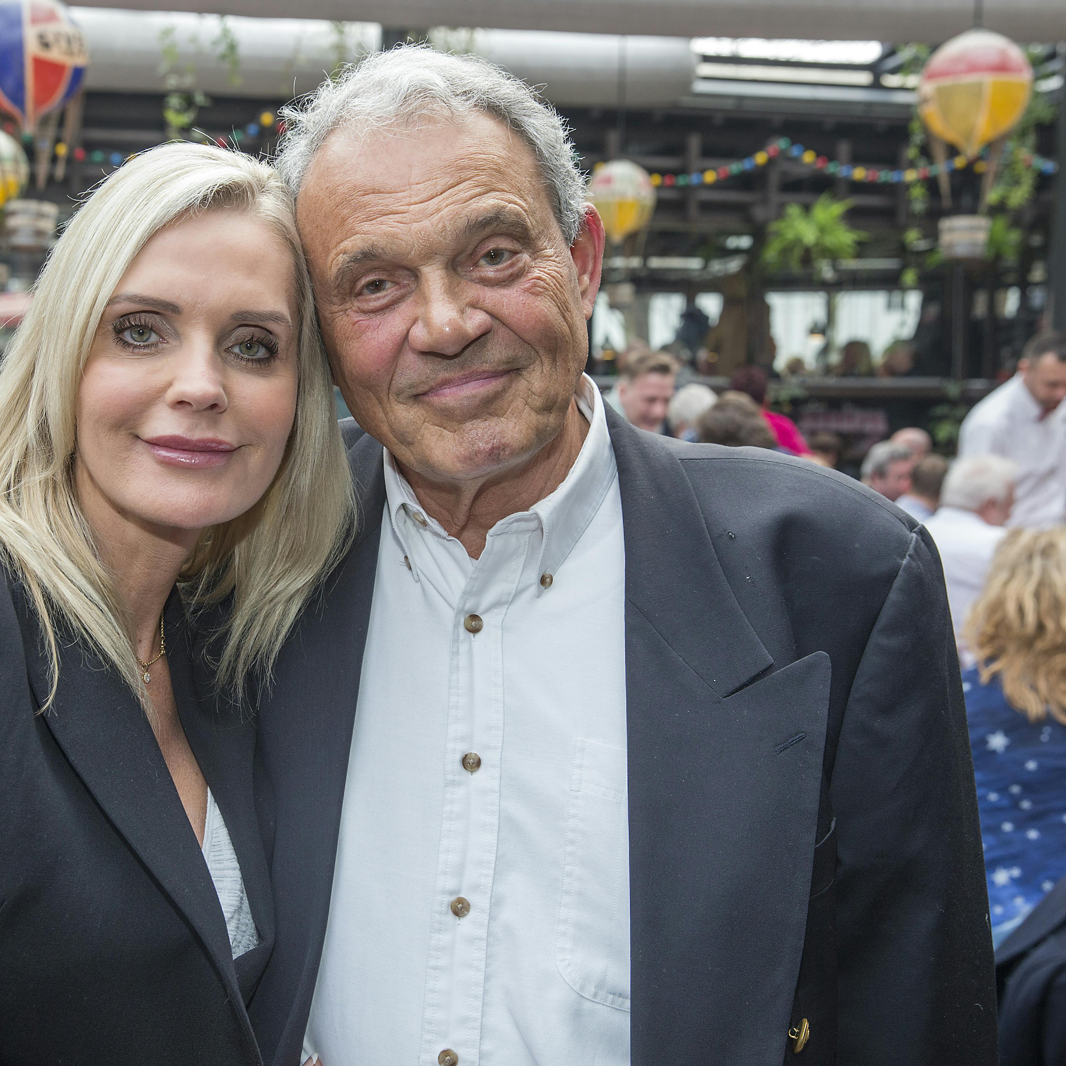 Åbning af Tivoli og Grøften