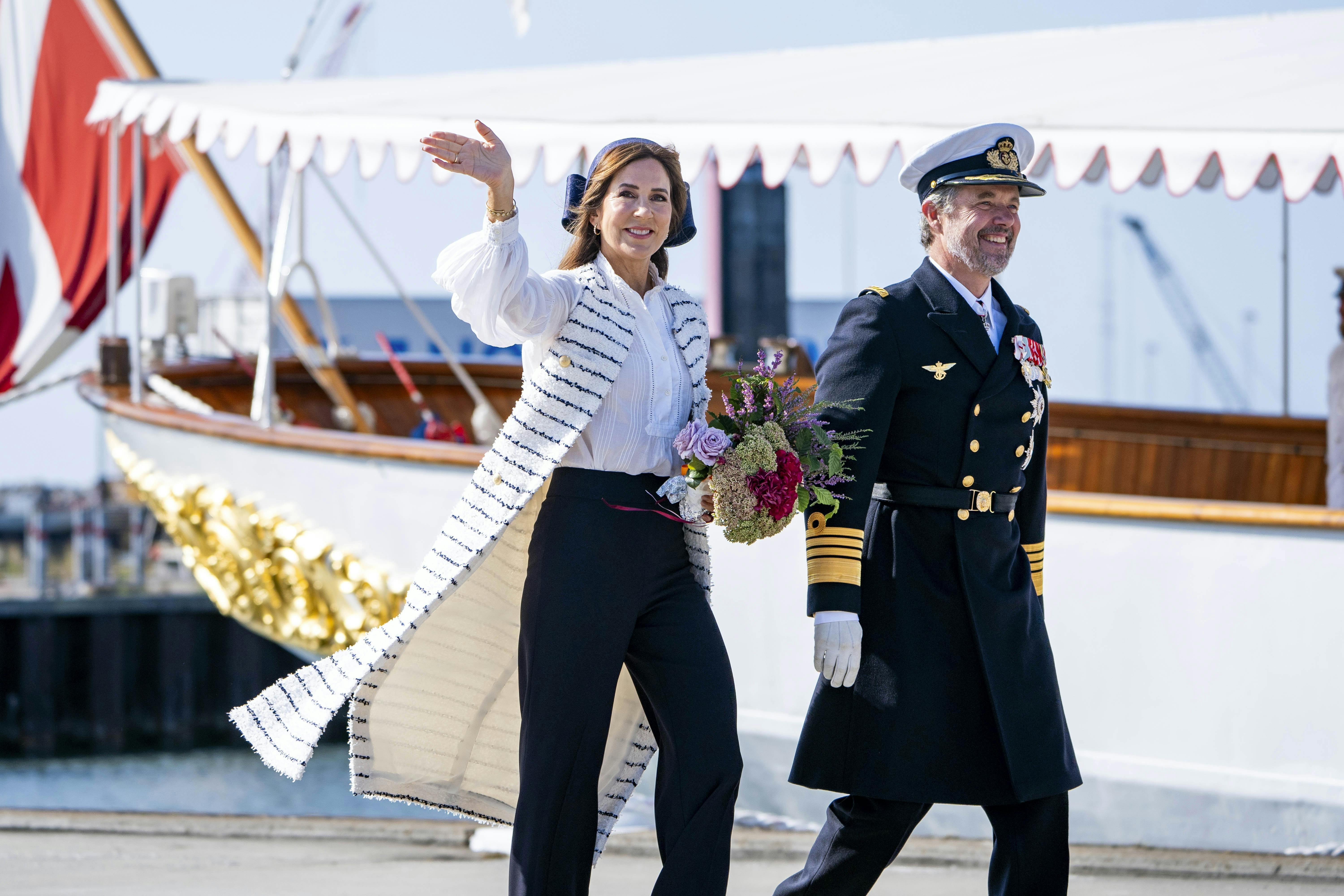 Sommertogt, BornholmKongeparret på deres første sommertogt. Kong Frederik Dronning Mary