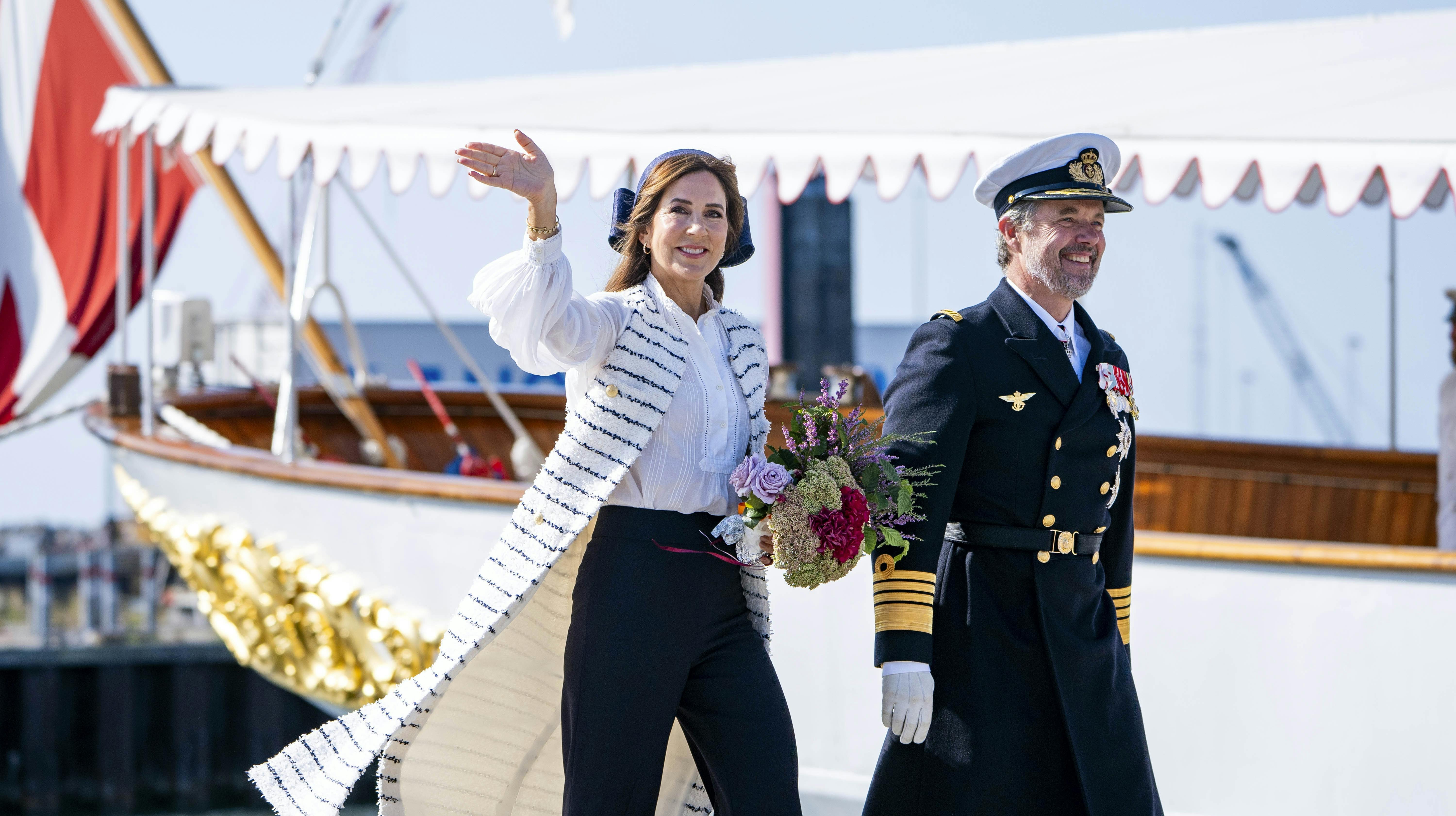 Sommertogt, BornholmKongeparret på deres første sommertogt. Kong Frederik Dronning Mary