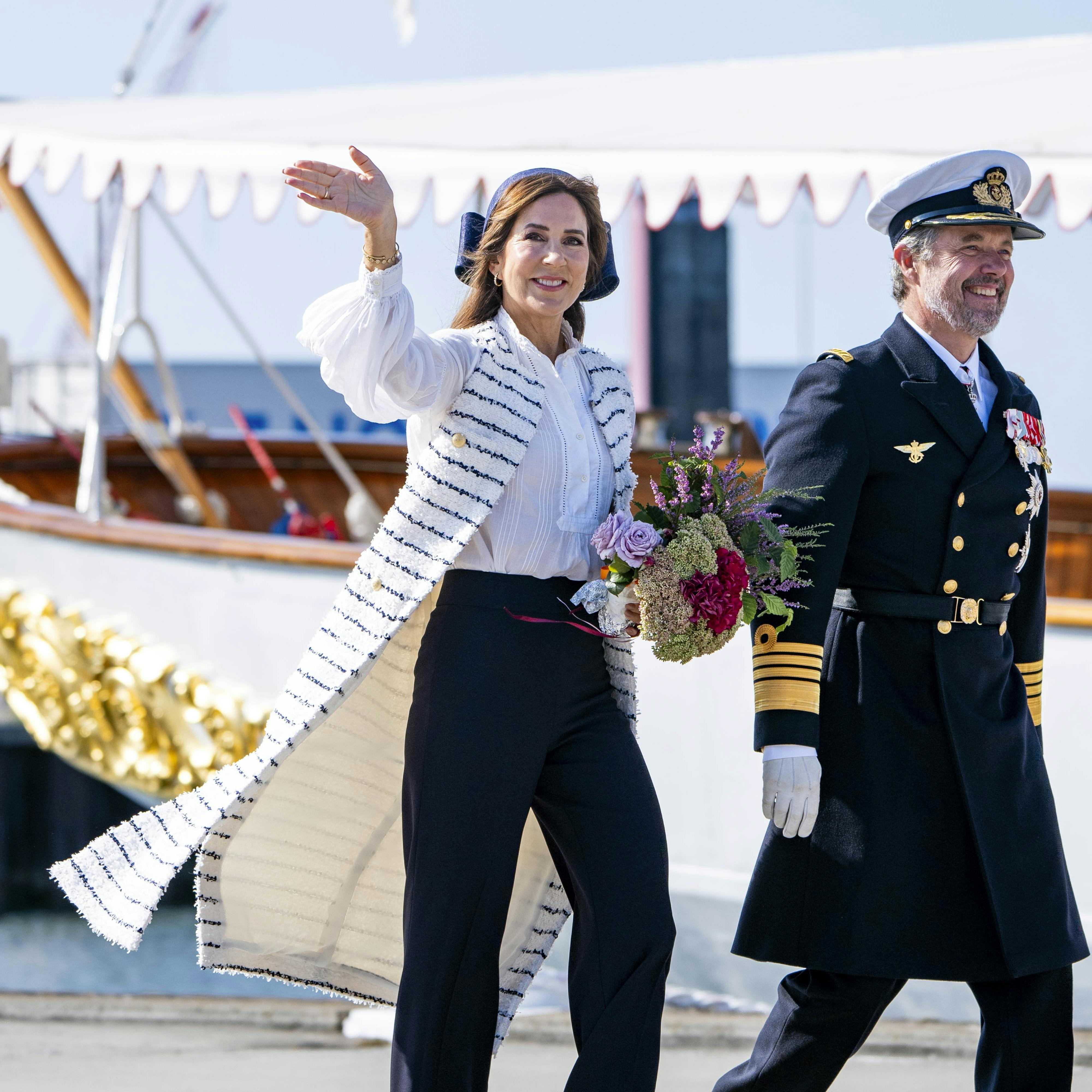 Sommertogt, BornholmKongeparret på deres første sommertogt. Kong Frederik Dronning Mary