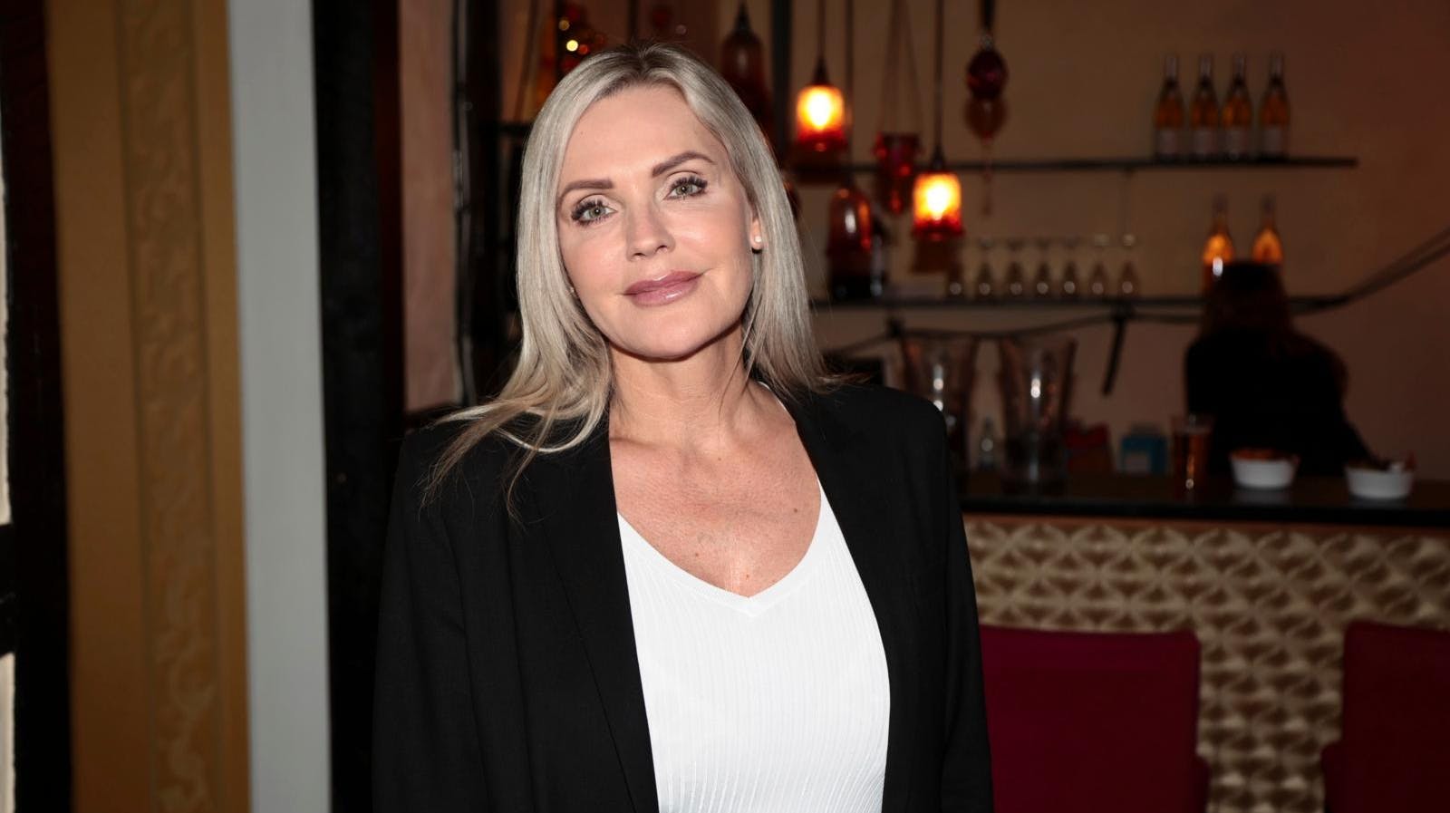 Janni Ree siger, at der ligger noget meget grimt bag skilsmissen. Men hun må ikke fortælle, hvad det er.