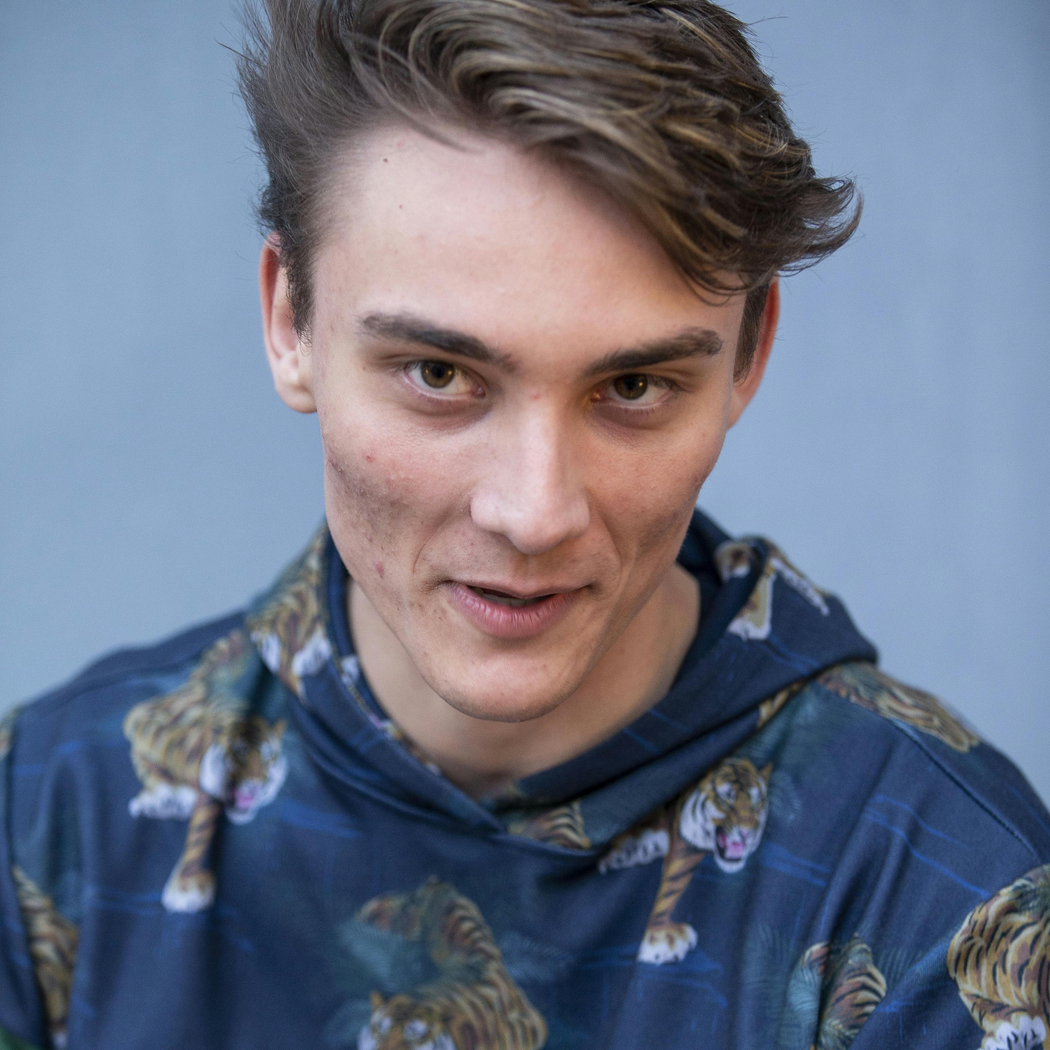 Alexander Husum er YouTuber og har mange mindreårige følgere.