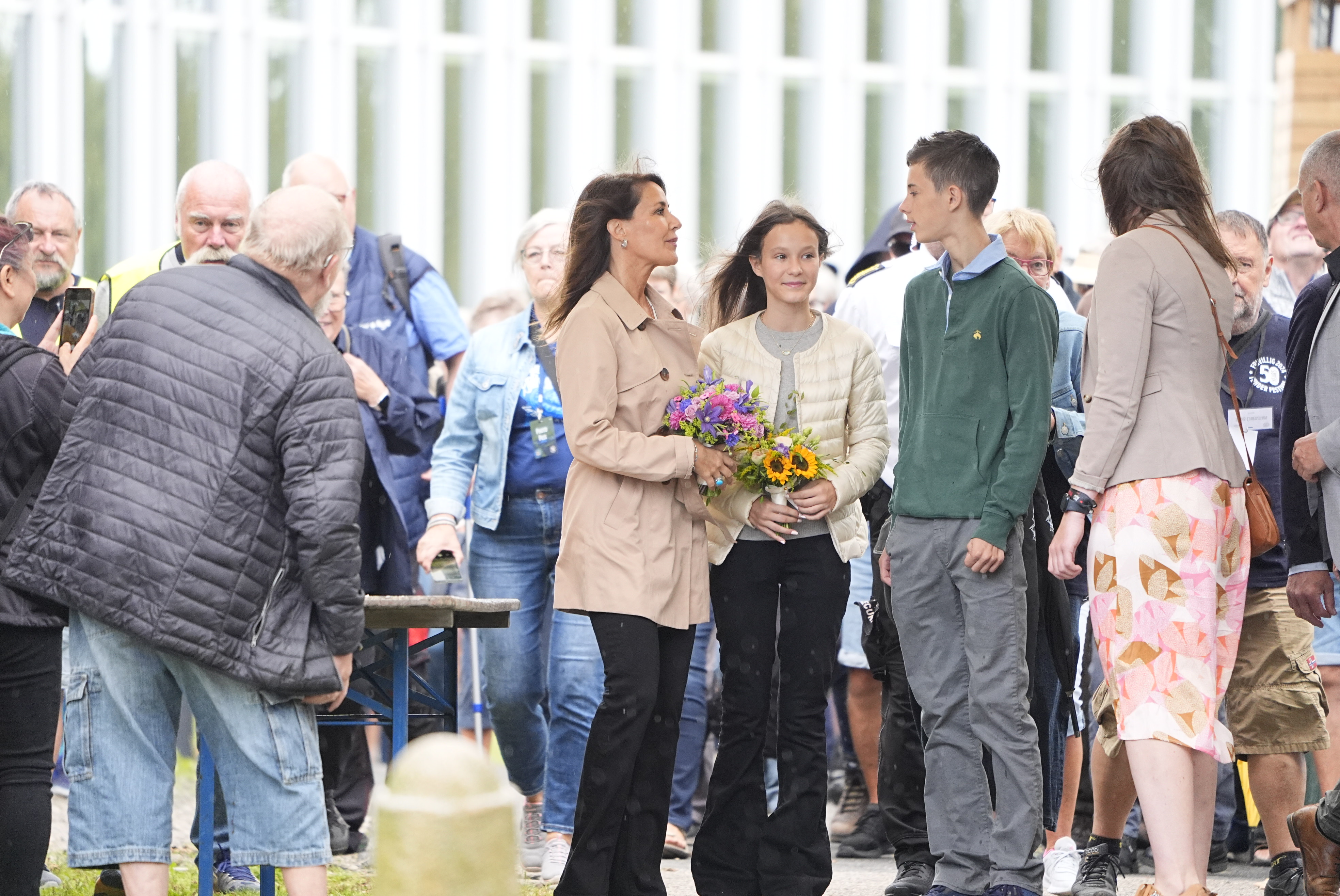 Grev Henrik og komtesse Athena dukkede pludselig op sammen med deres mor, da prinsesse Marie som protektor for Tønder Festival skulle åbne festlighederne.