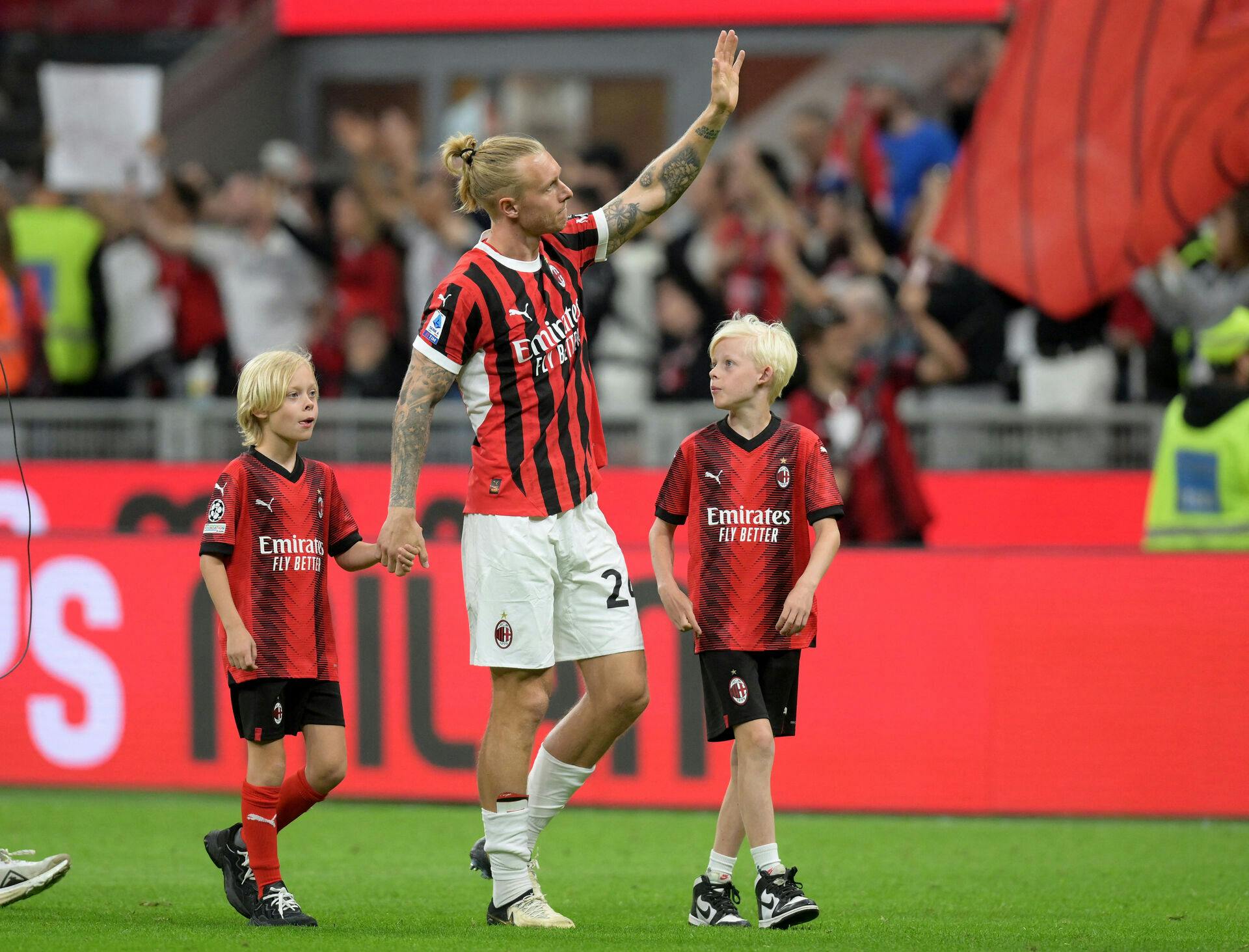 Soccer Football - Serie A - AC Milan v Salernitana - San Siro, Milan, Italy - May 25, 2024 AC Milan's Simon Kjaer reacts after playing his last match with AC Milan REUTERS/Daniele Mascolo