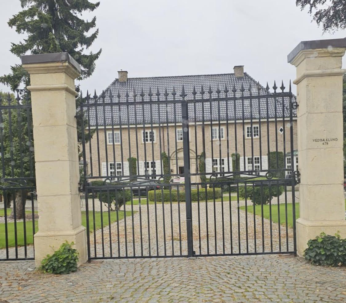 Nu er alt pakket ned og fjernet fra Vedbæklund.