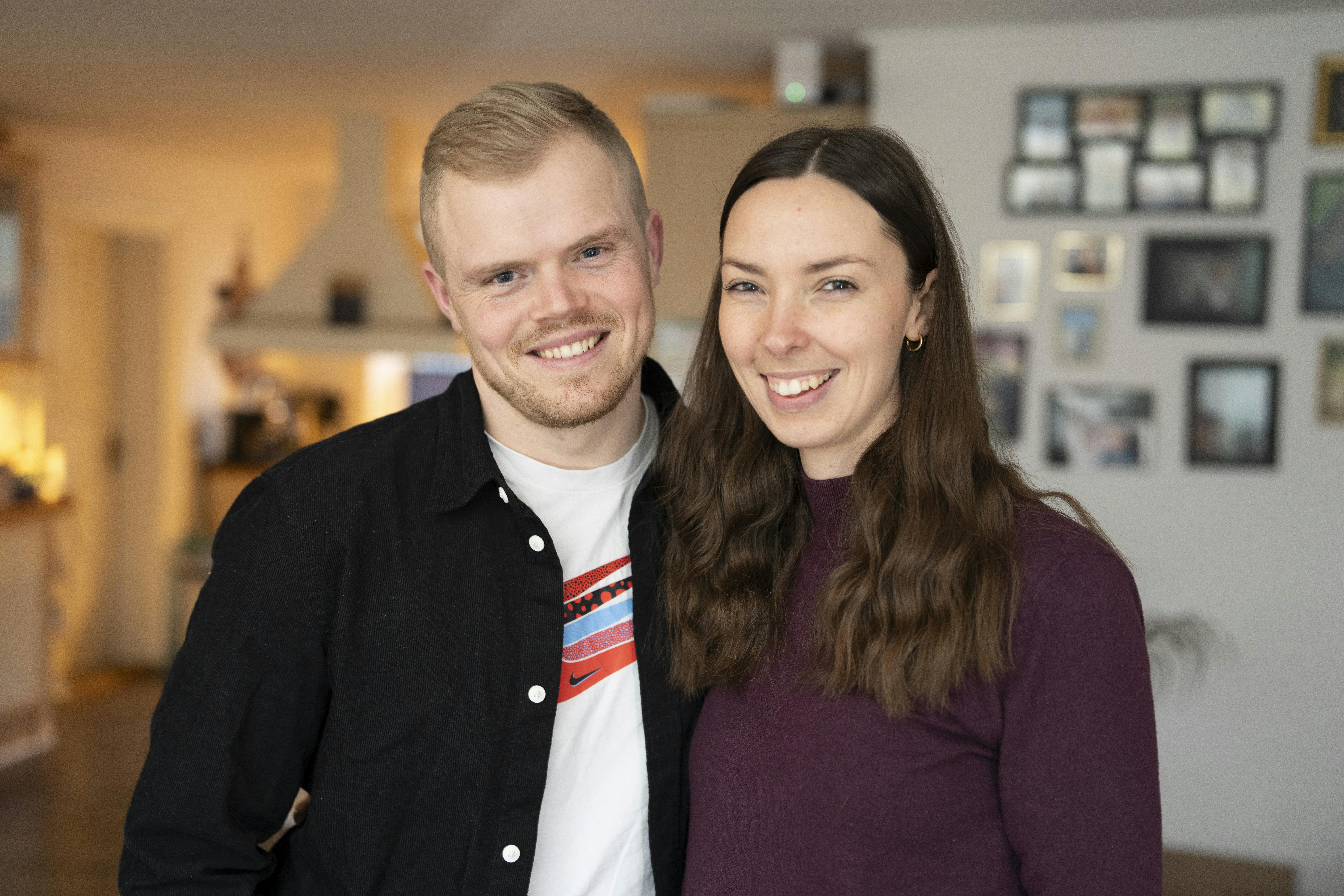 "Årgang 20 "-parret Mads og Lena Gram Thomsen kan nu kalde sig for ægtefolk. 