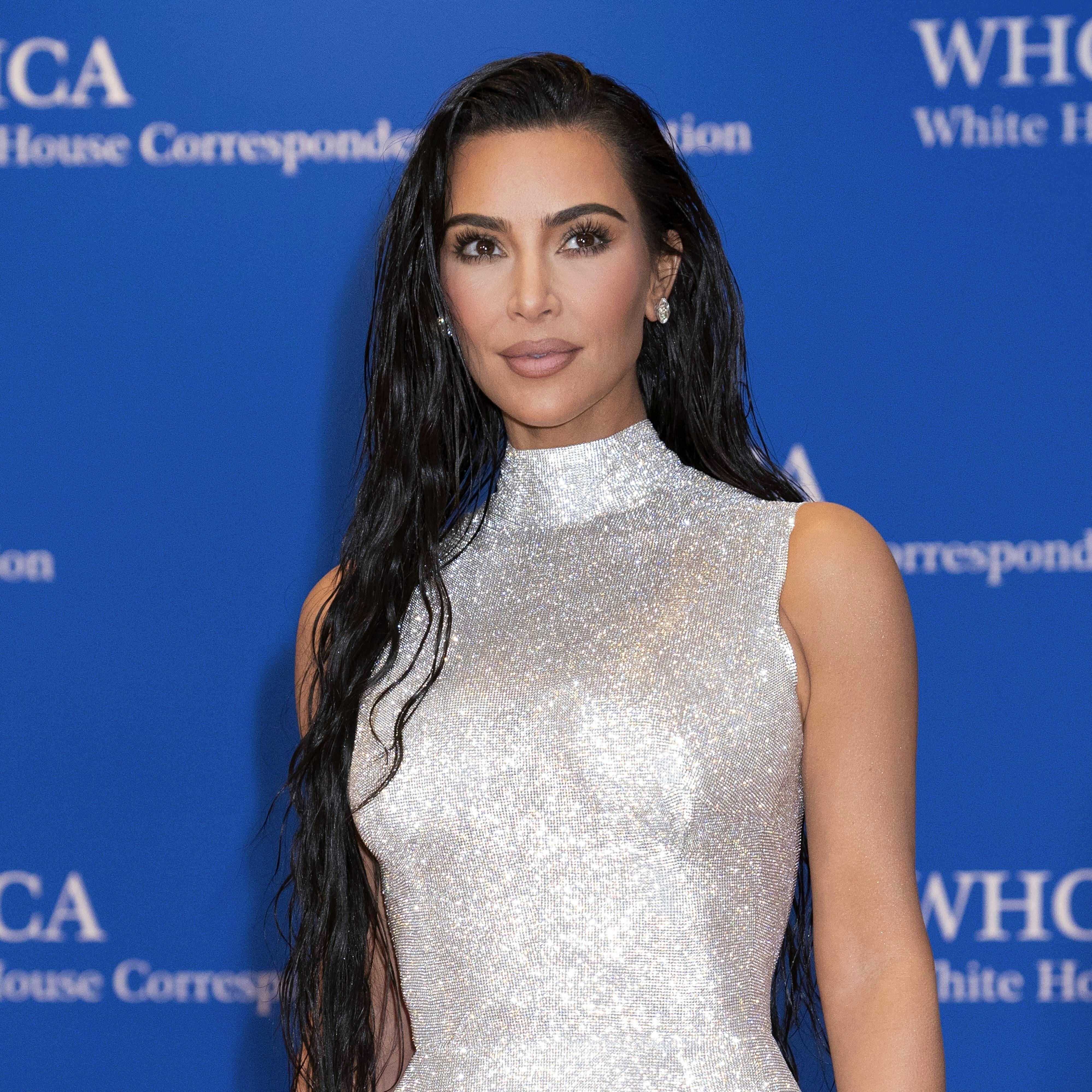 Verdenskendte Kim Kardashian og hendes søn Saint West var i weekenden til at finde på Bernabeu i Madrid.