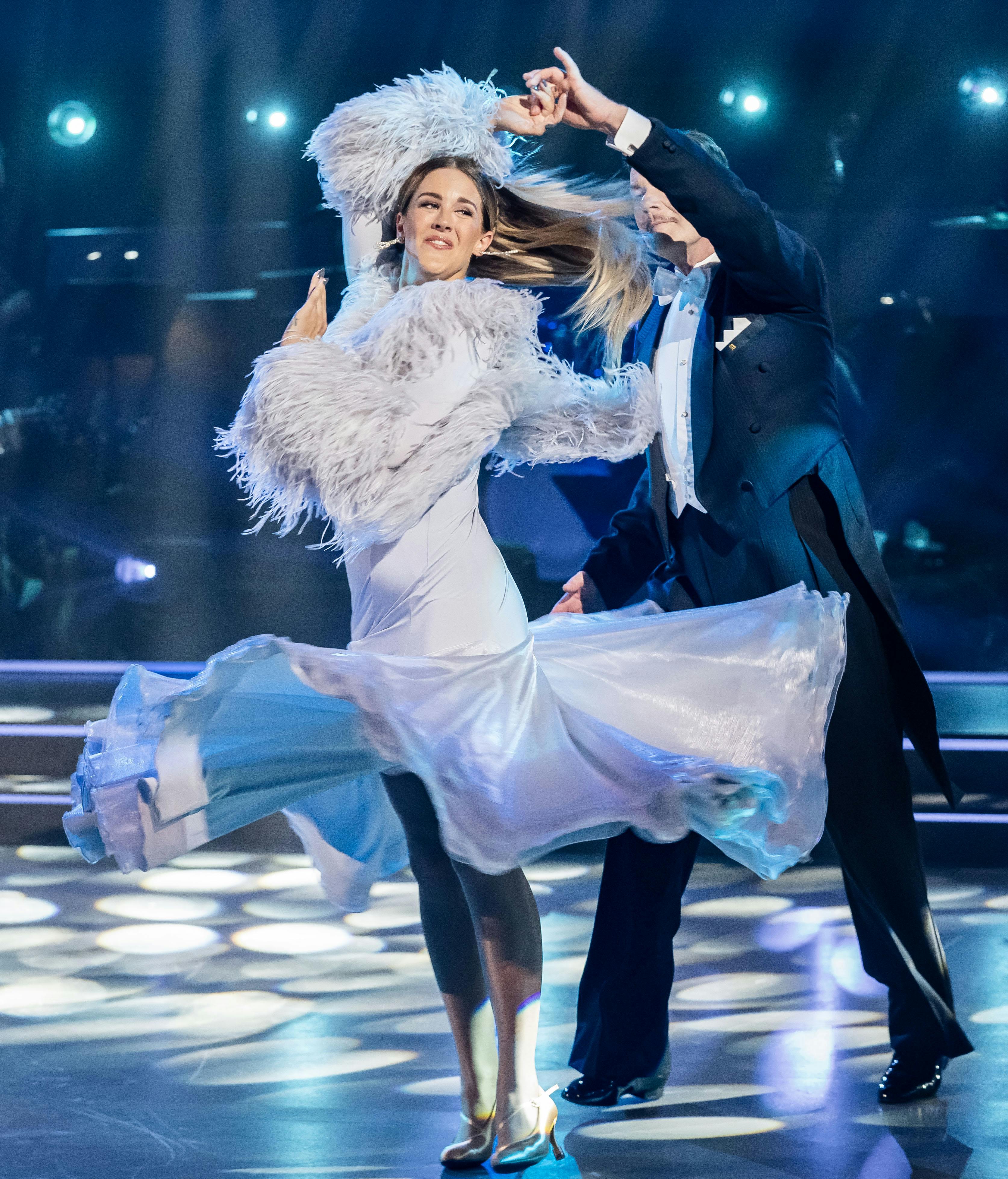 Camilla Dalsgaard på gulvet i "Vild med dans", hvor hun i 2023 dansede med komiker Andreas Bo.