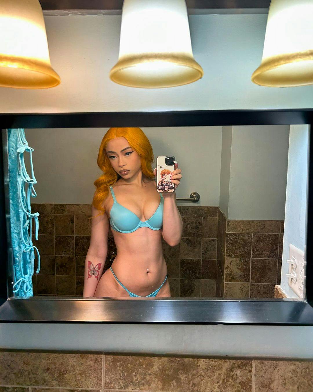 Ice Spice viser sin noget mindre figur frem på Instagram.