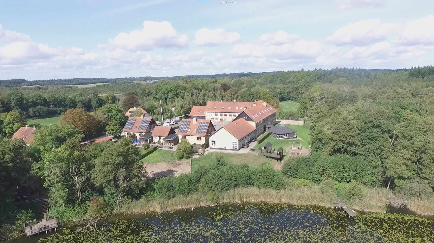 Den sigtede er også blevet afskediget fra Søholmskolen.