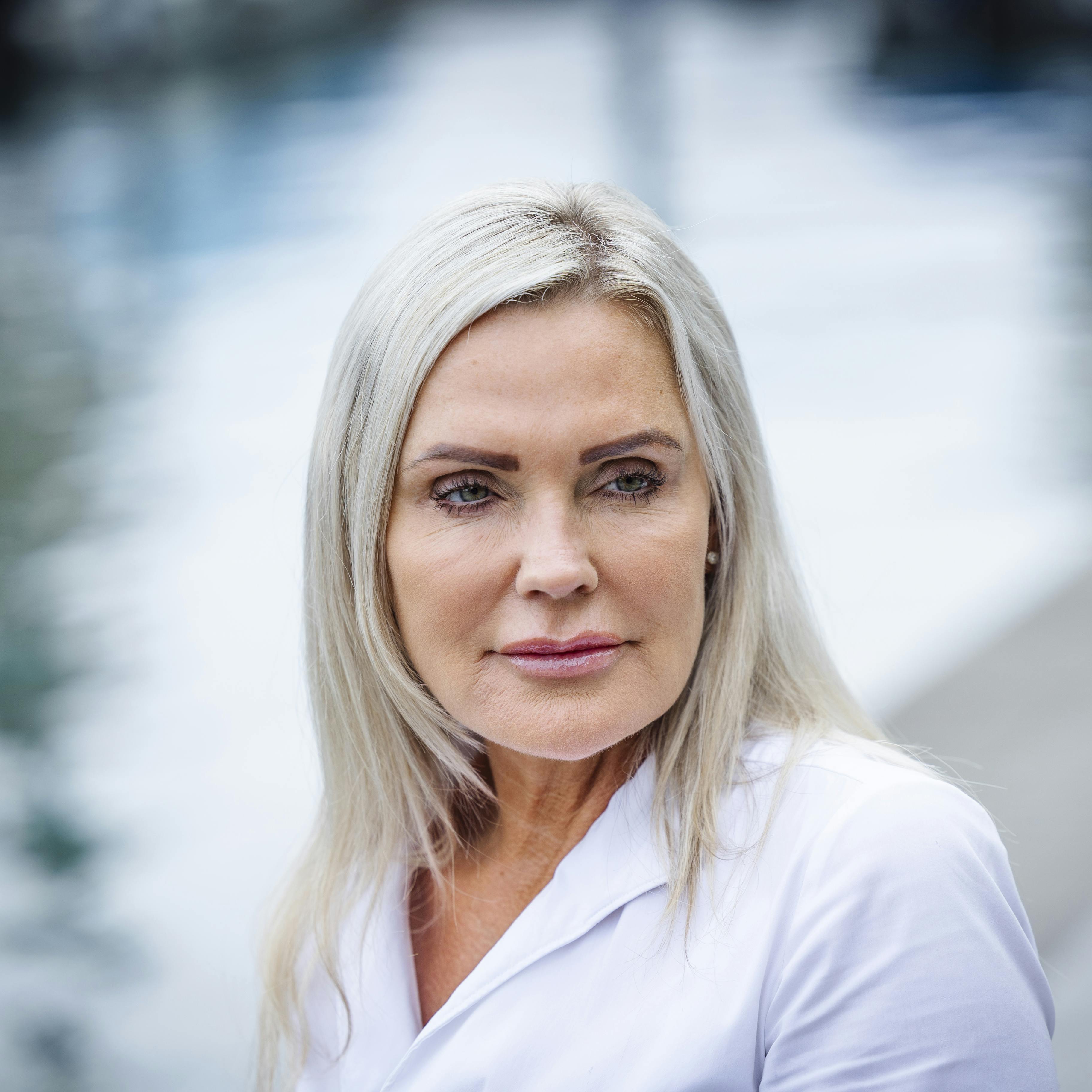 - Jeg var som en husbestyrerinde. Jeg var en sygeplejerske, siger Janni Ree.