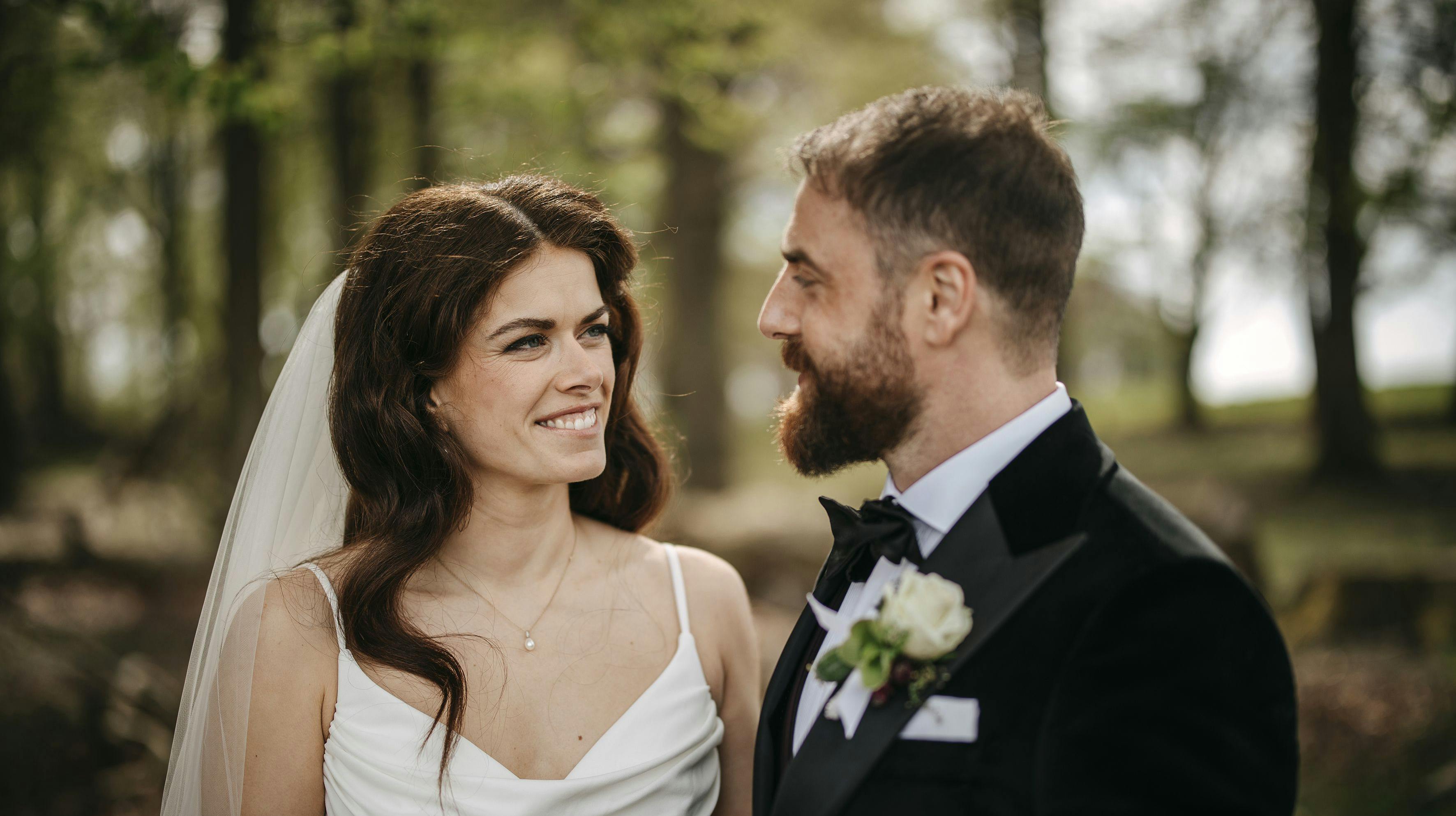 Lige inden Katrine skulle møde sin kommende mand, frygtede hun pludselig hans identitet.