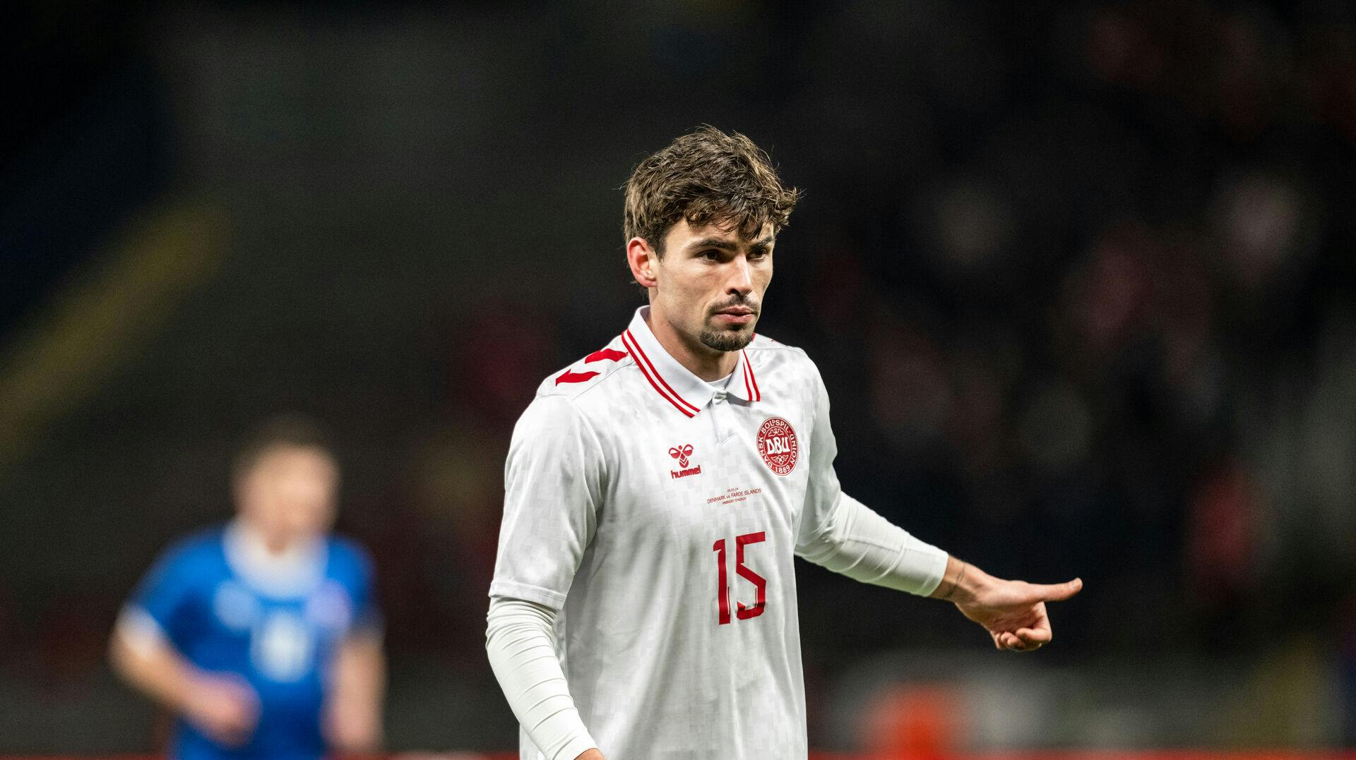 Matt O'Riley under landskampen mod Færøerne i foråret. 