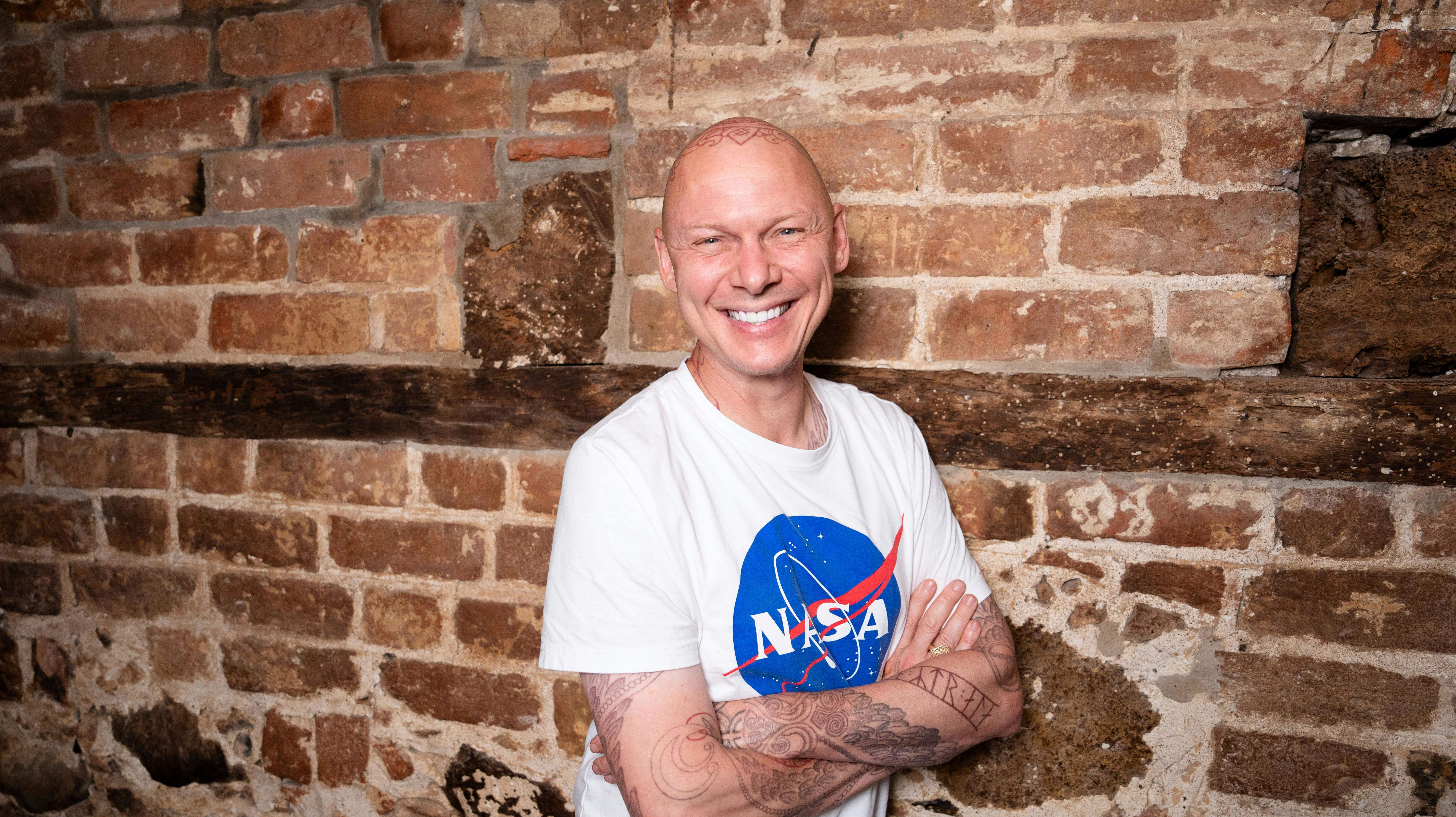 Hvad: Interview med Jim Lyngvild på Dallund Slot, hvor han åbner en ny skole Straks: Nej Video: nej