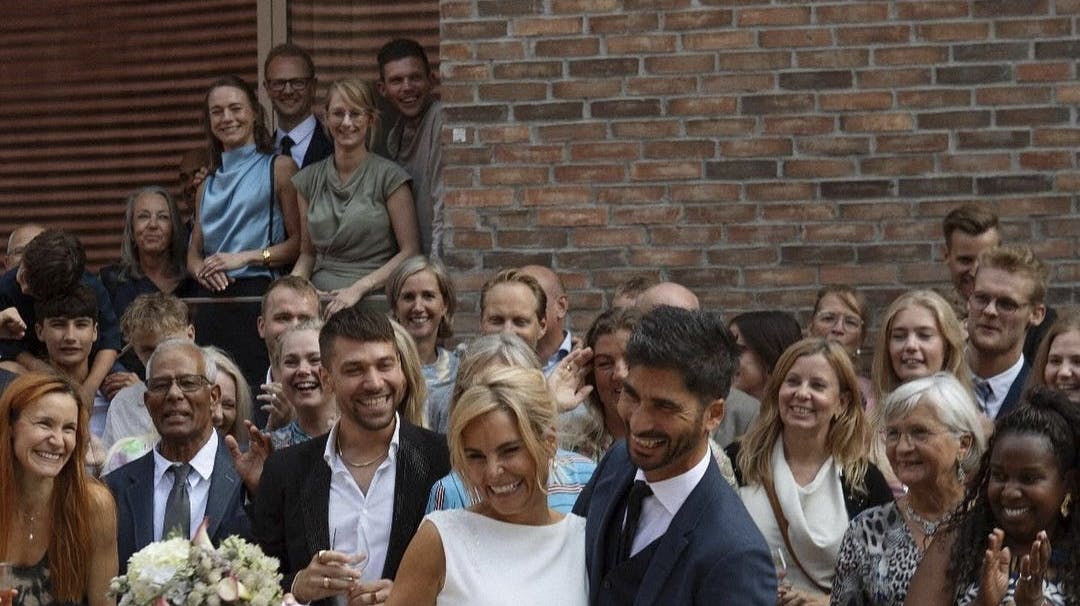 Smukt klædt i en Lasse Spangenberg-kjole blev Michèle Bellaiche, 52, i weekenden gift med Andreas Mathew.  