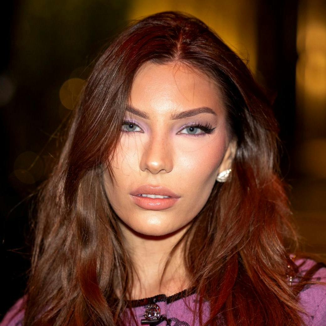 Trods voldssag meddeler Nora Haukland, at hun stadigvæk "har kærlighed" til Marius Borg Høiby.