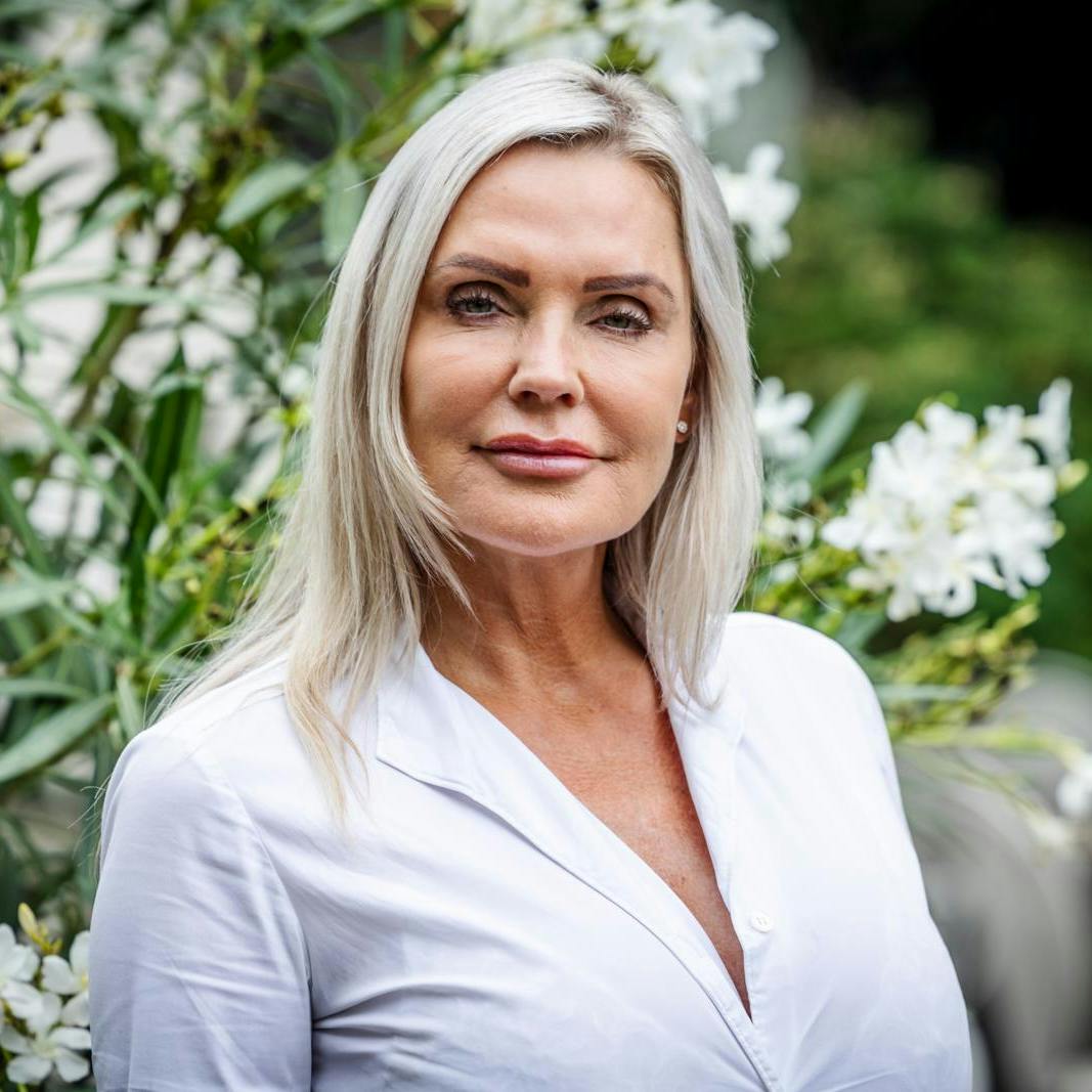 Janni Ree afviser på det kraftigste, at hun har fundet sig en ny fyr - men hun erkender, at manden, der nu tales om, er en nær ven.