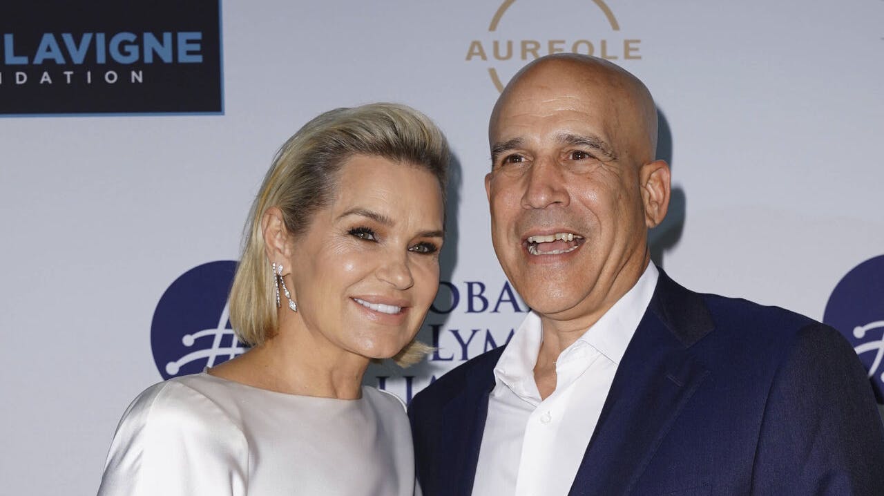 Photo by: John Nacion/STAR MAX/IPx 2019 10/10/19 Yolanda Hadid and Joseph Jingoli at Global Lyme Alliance's 5th Annual New York City Gala.