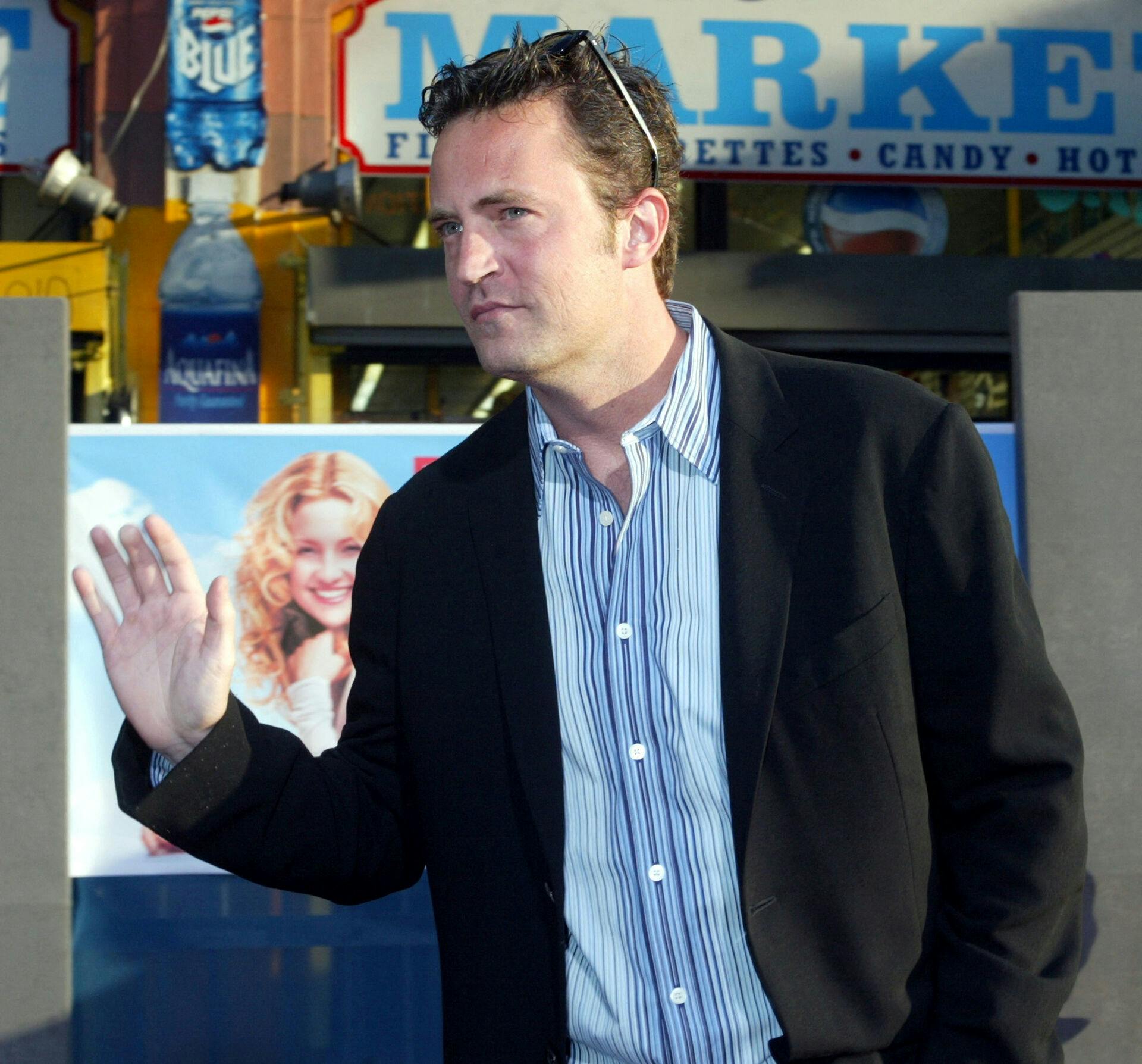 FILE PHOTO: Actor Matthew Perry of the television series "Friends" poses as he arrives as a guest for the premiere of the comedy film "Raising Helen" in Hollywood May 26, 2004. REUTERS/Fred Prouser FP/JV/File Photo