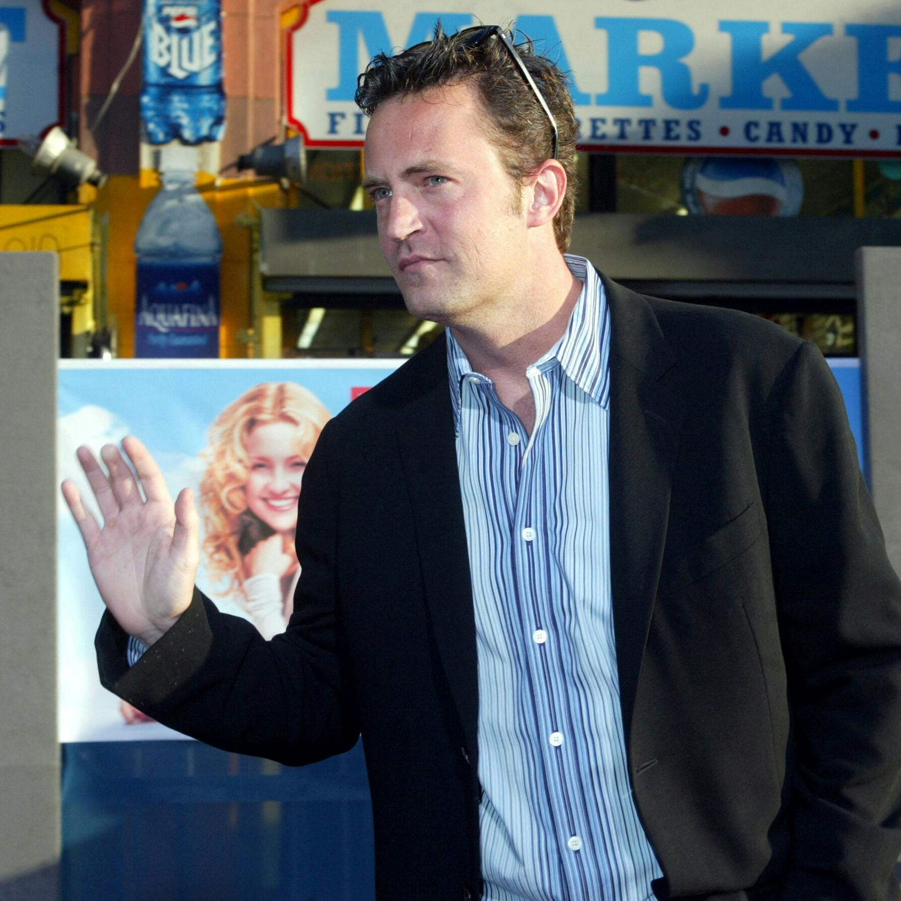 FILE PHOTO: Actor Matthew Perry of the television series "Friends" poses as he arrives as a guest for the premiere of the comedy film "Raising Helen" in Hollywood May 26, 2004. REUTERS/Fred Prouser FP/JV/File Photo