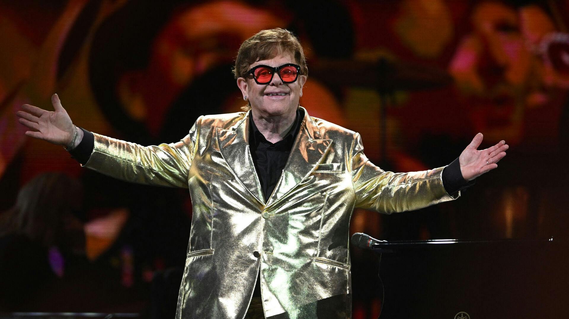 Elton John er plaget af en voldsom øjenbetændelse. Infektion er så slem, at han har mistet dele af synet på det ene øje.