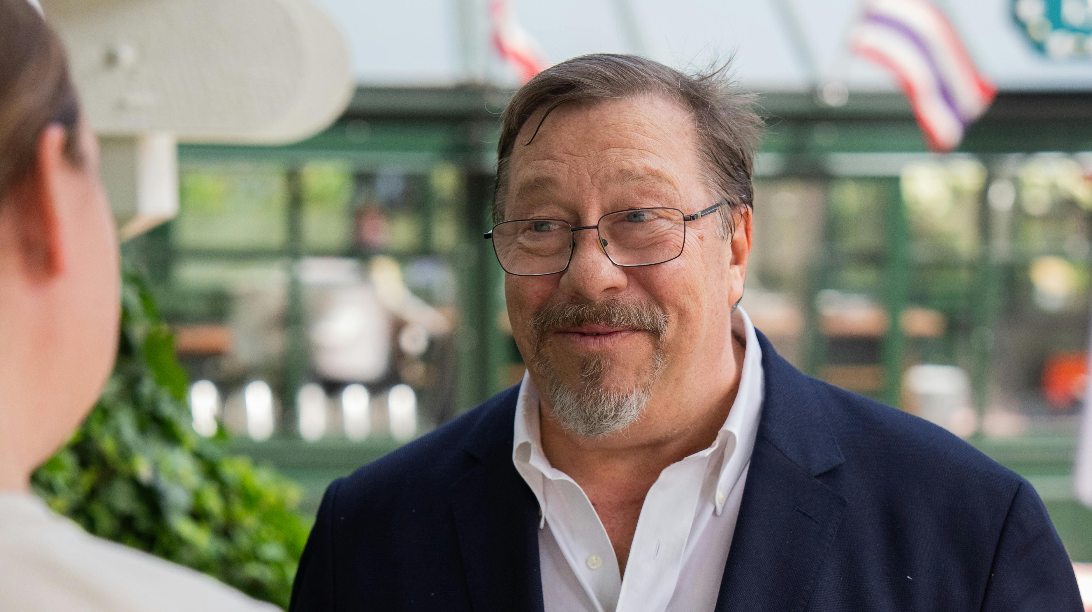 James Price skal efter 24 år med revy finde på noget nyt at lave.