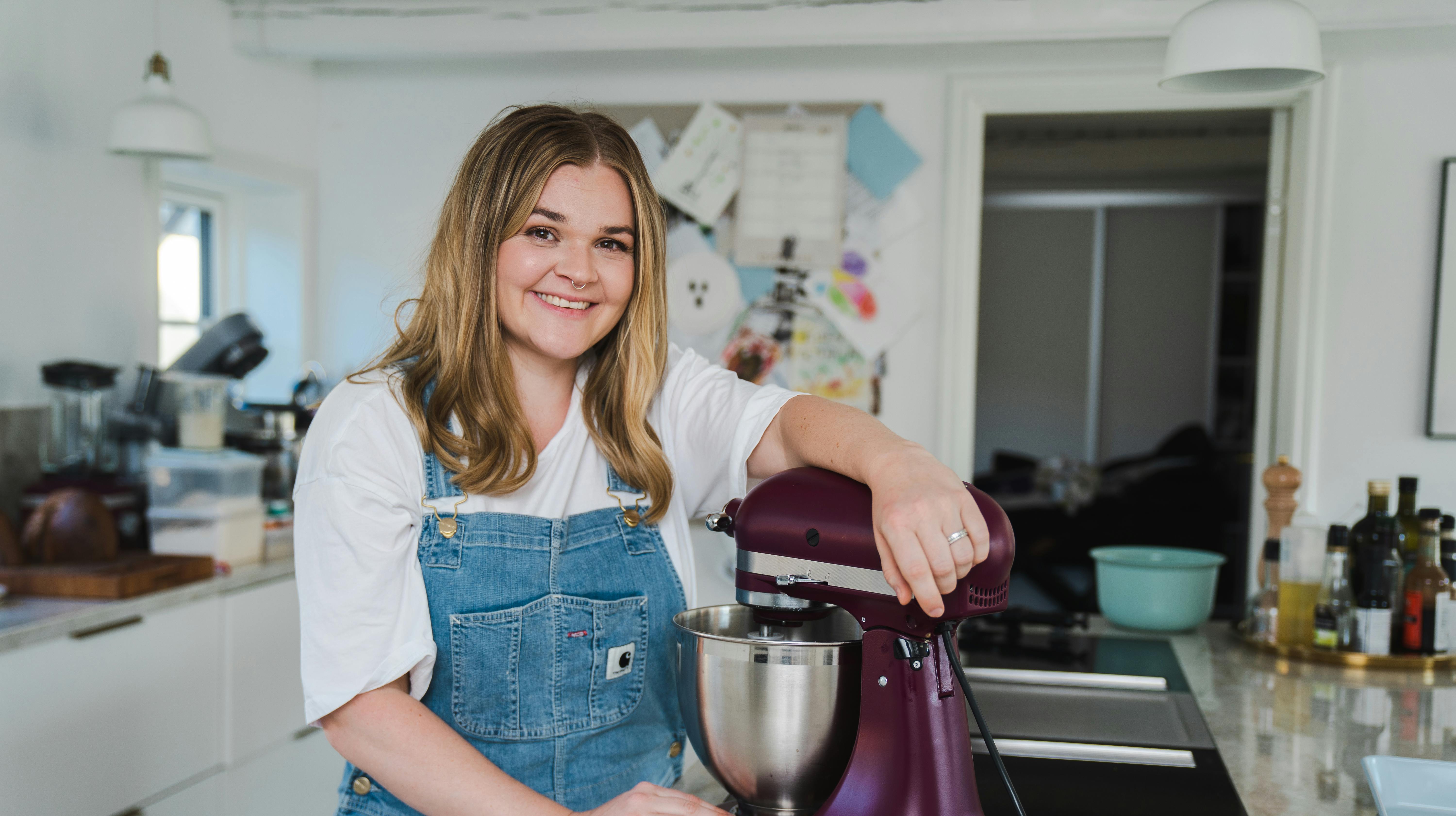 Liv Martines undskyldning klinger hult ifølge keramiker Michelle Morton. 