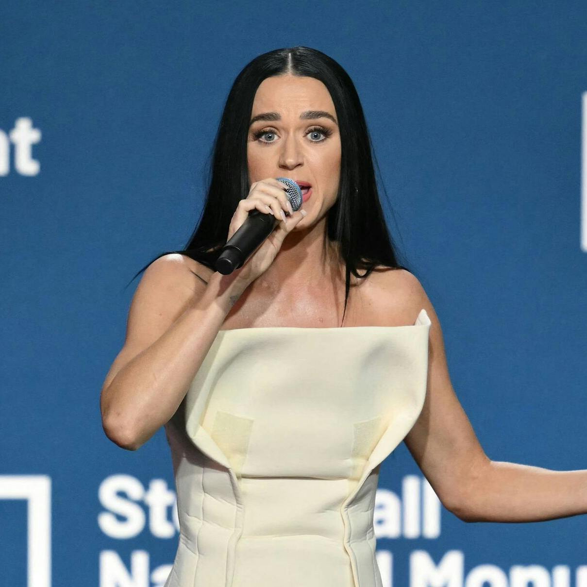 Katy Perry er i dag 39 år gammel, og hun har været sammen med sin mand, Orlando Bloom, siden 2016.