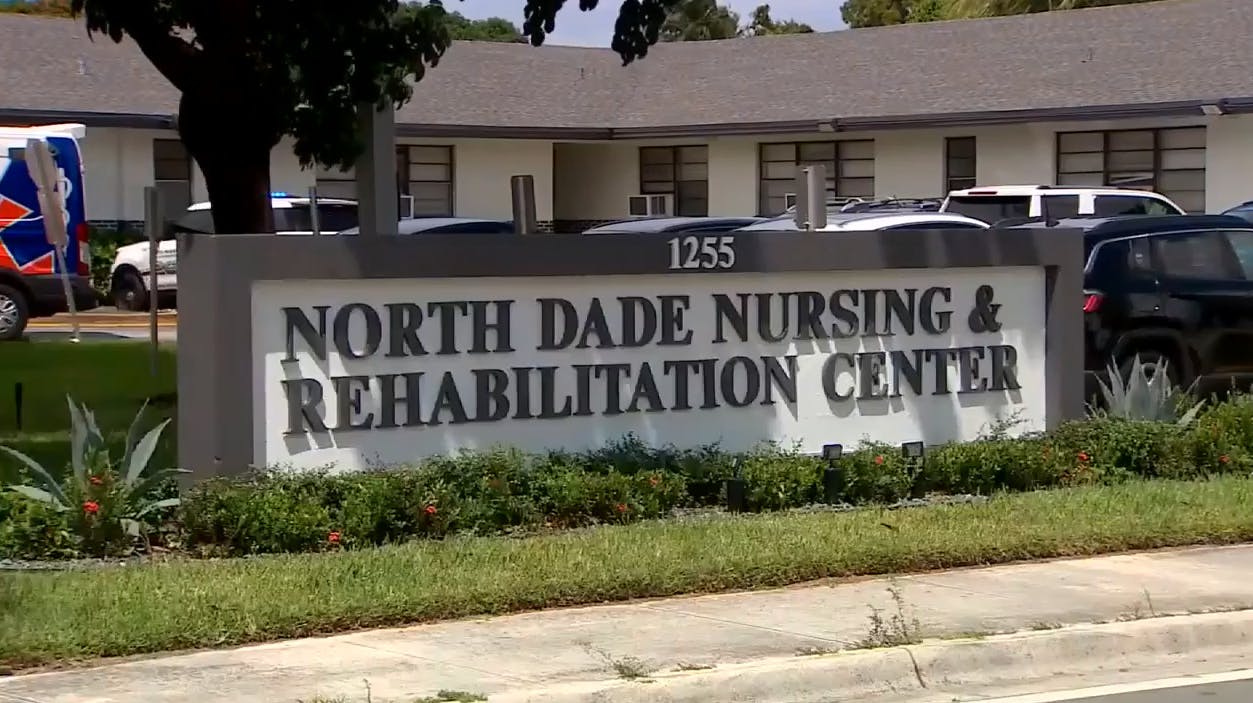 En amerikansk familie frygter, at deres forsvundne Elin er fundet død – i et skab på det plejehjem, hvor han boede.