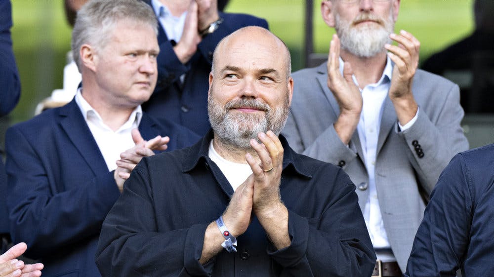 Anders Holch Povlsen er blandt de rigeste personer i Danmark. Han ejer blandt andet Bestseller-koncernen og majoriteten i FC Midtjylland.