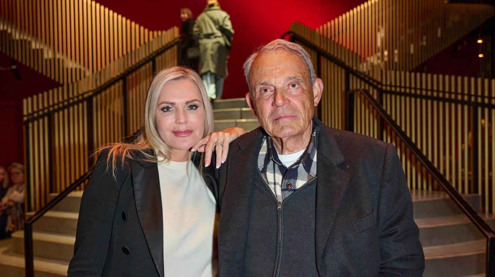 Karsten Ree sikrede sig, da Janni kom ind i sit liv - hun får ikke en krone, når skilsmissen snart er gennemført. I hvert fald ikke på den normale måde hvor ægtefolk deler alt, hvis de går fra hinanden.