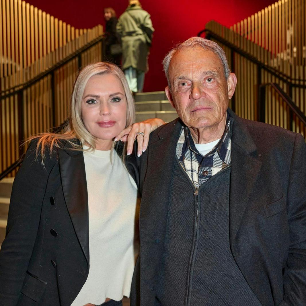 Karsten Ree sikrede sig, da Janni kom ind i sit liv - hun får ikke en krone, når skilsmissen snart er gennemført. I hvert fald ikke på den normale måde hvor ægtefolk deler alt, hvis de går fra hinanden.