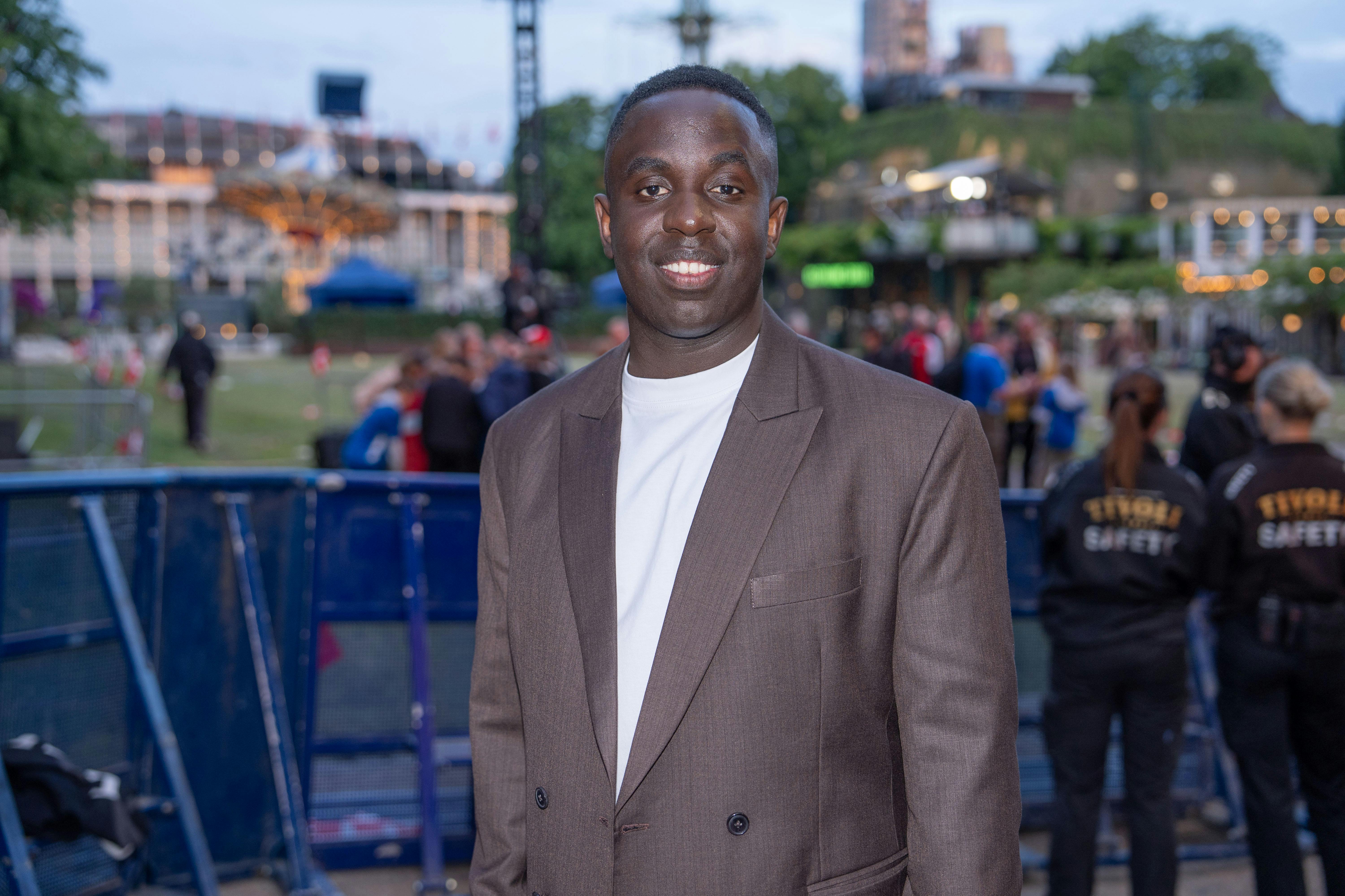 Melvin Kakooza viser rundt på sin nye bar Koko i hjertet af København. 