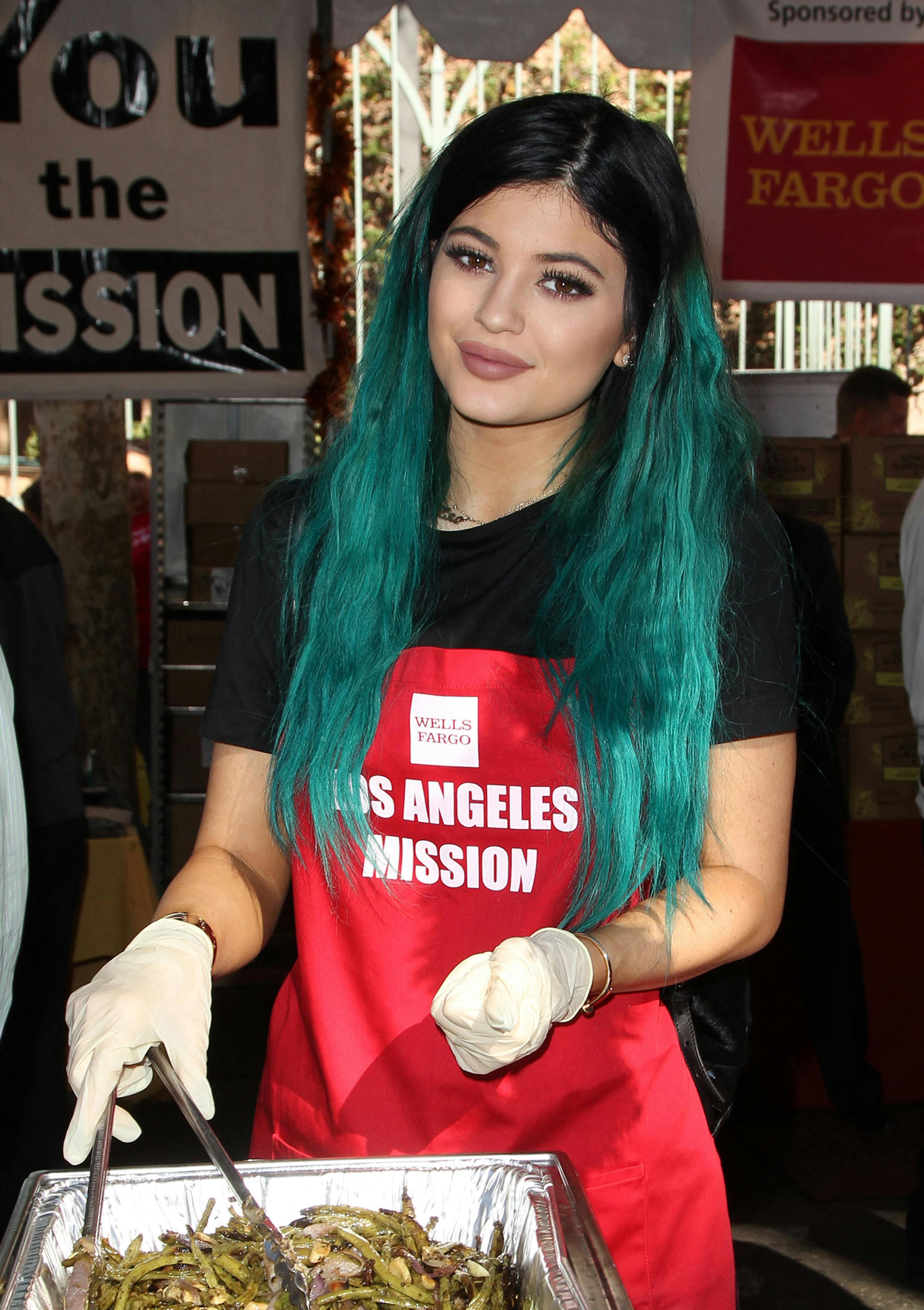 Kylie Jenner med sit teal-blå hår i 2014.