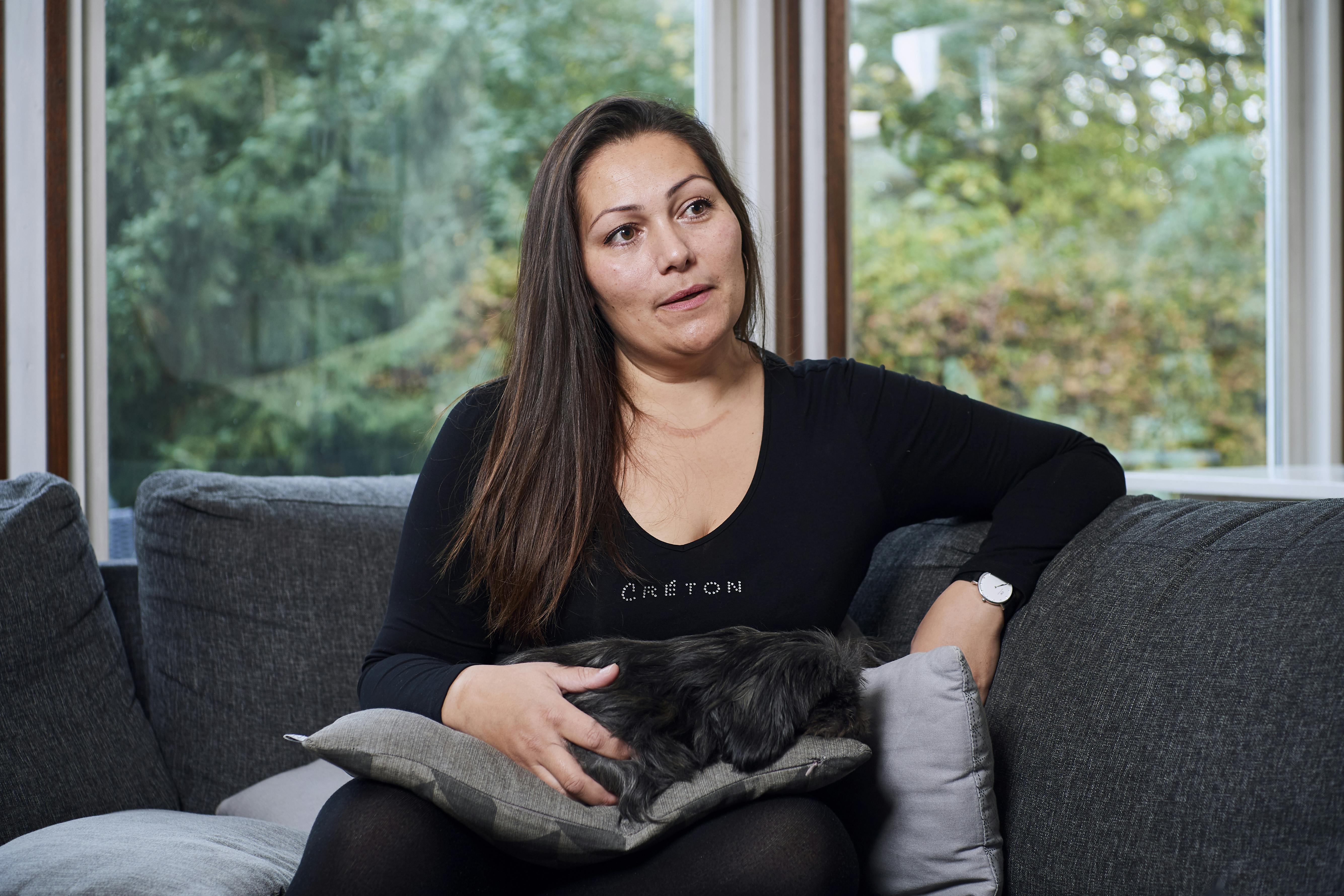 Familien Siguenza er i sorg, efter en ulykke natten til fredag, som endte med at koste en 16-årig dreng livet. Drengen var nemlig rigtig gode venner med Christina Siguenzas søn Romeo.