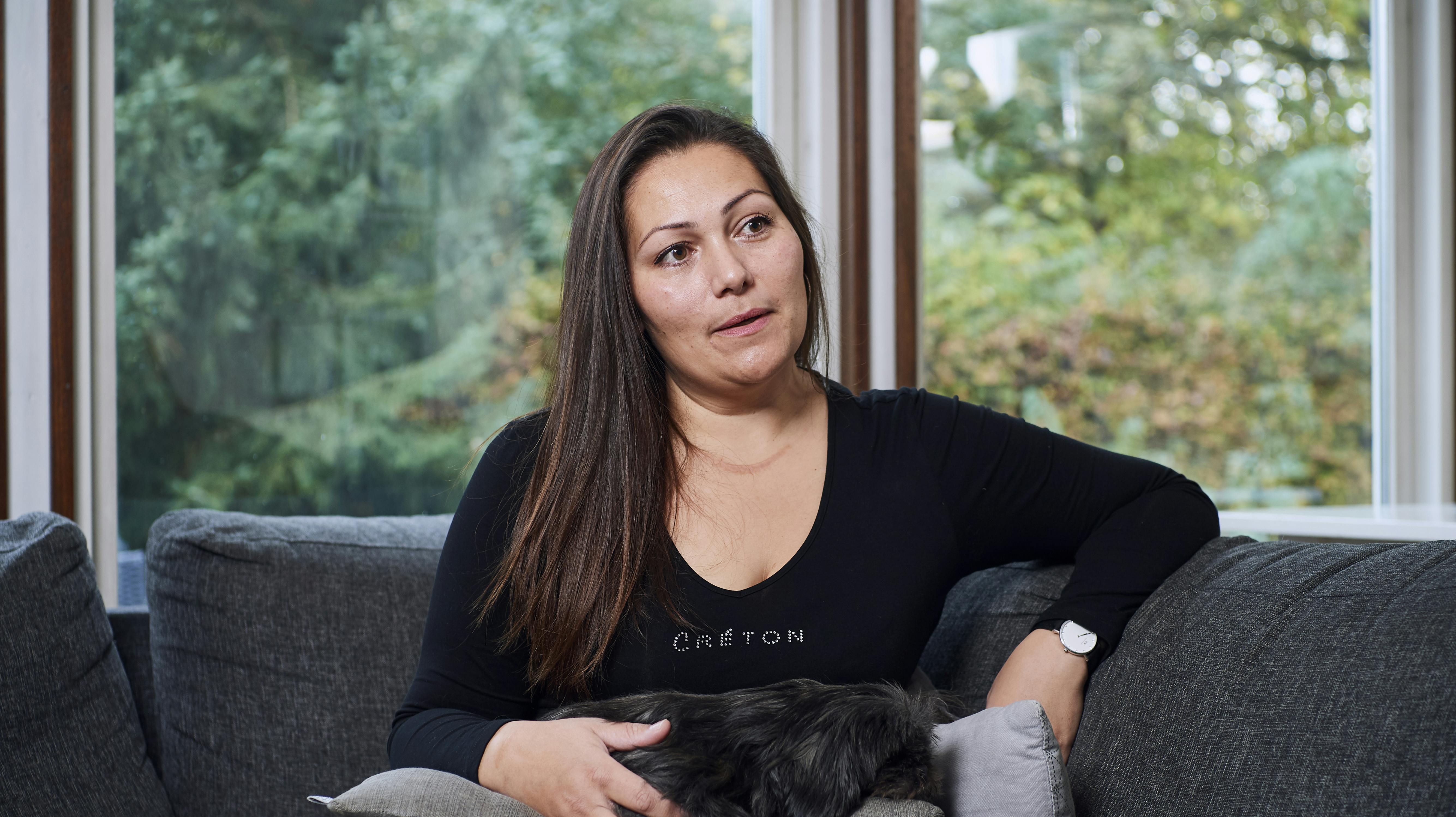 Familien Siguenza er i sorg, efter en ulykke natten til fredag, som endte med at koste en 16-årig dreng livet. Drengen var nemlig rigtig gode venner med Christina Siguenzas søn Romeo.