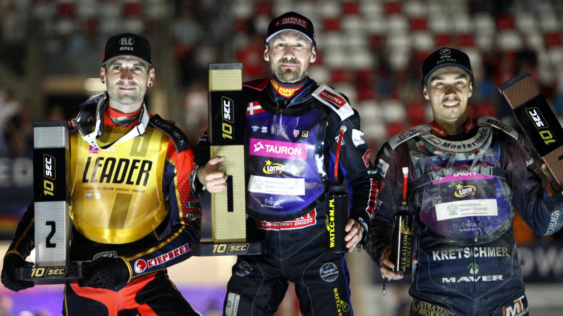 Leon Madsen og Mikkel Michelsen har begge været en del af et voldsomt styrt under lørdagens speedway-grandprix i Letland. Sidstnævnte dansker er blevet fragtet til hospitalet.