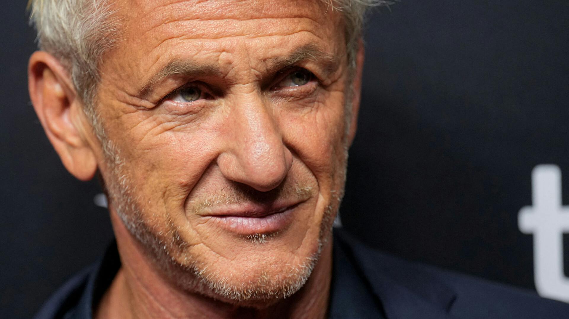 Sean Penn har fundet sig en ny flirt.