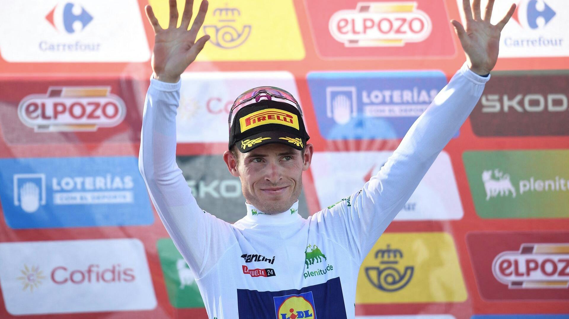 Mattias Skjelmose vinder ungdomstrøjen i Vuelta a España, som blev vundet af Primoz Roglic. Skjelmose blev samlet nummer fem i løbet.